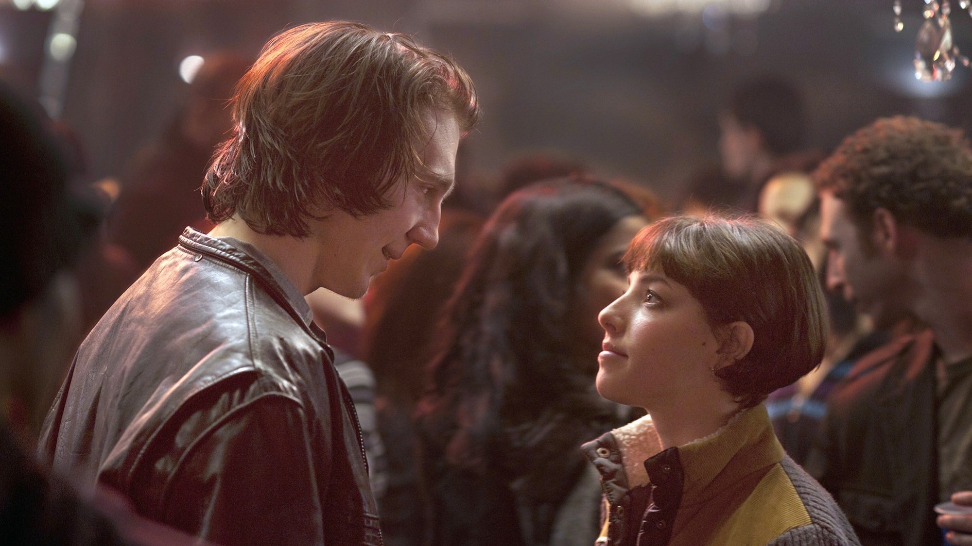 Paul Dano in a nightclub HD Wallpaper