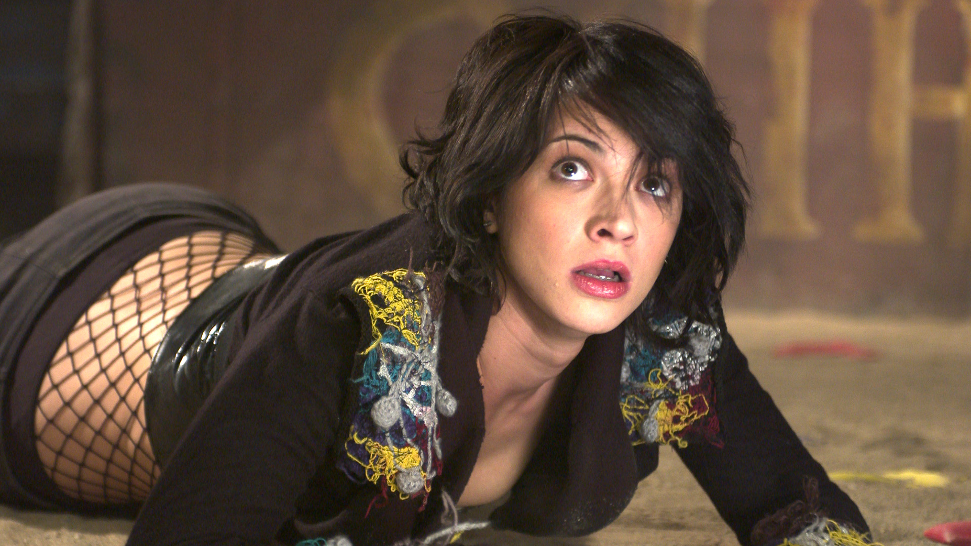 Asia Argento on the ground HD Wallpaper