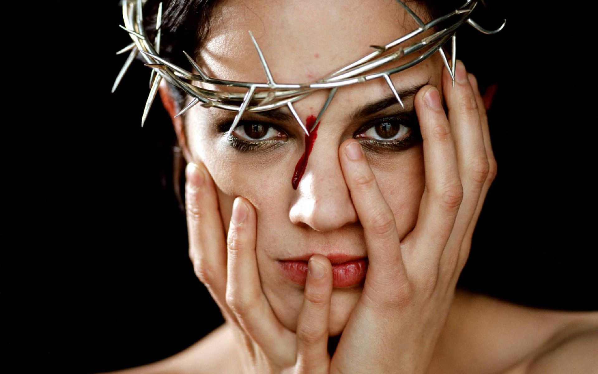 Asia Argento wearing a crown of thorns HD Wallpaper