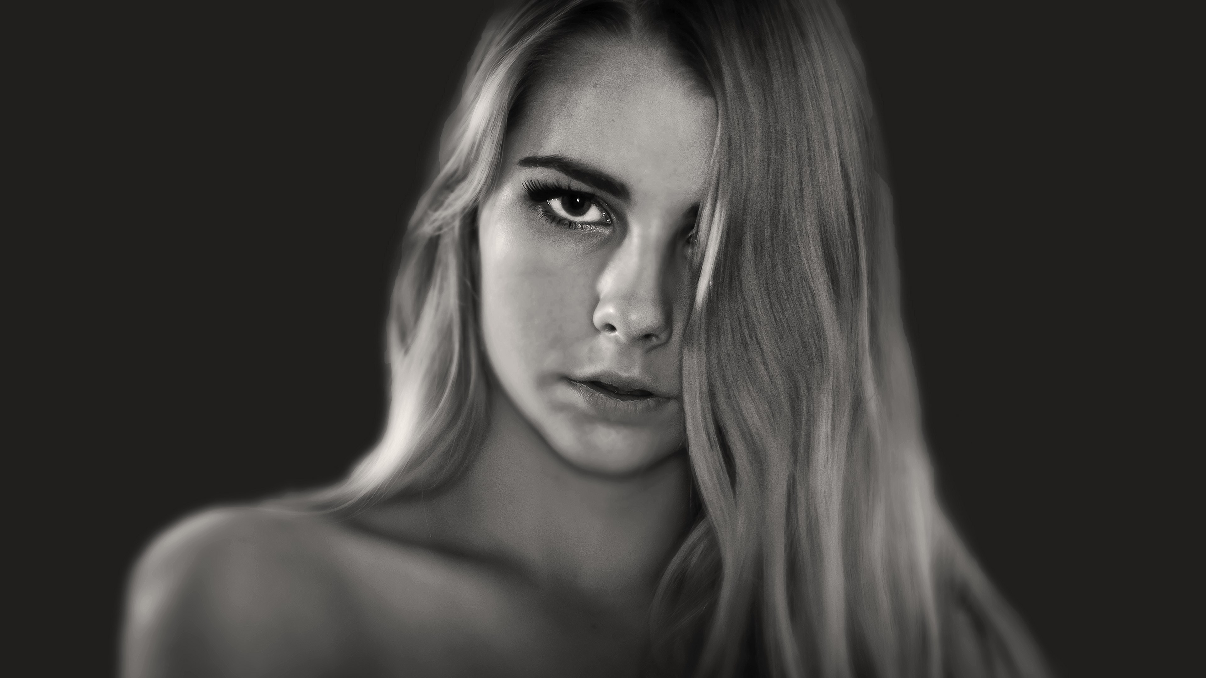 Black and white portrait of a woman HD Wallpaper