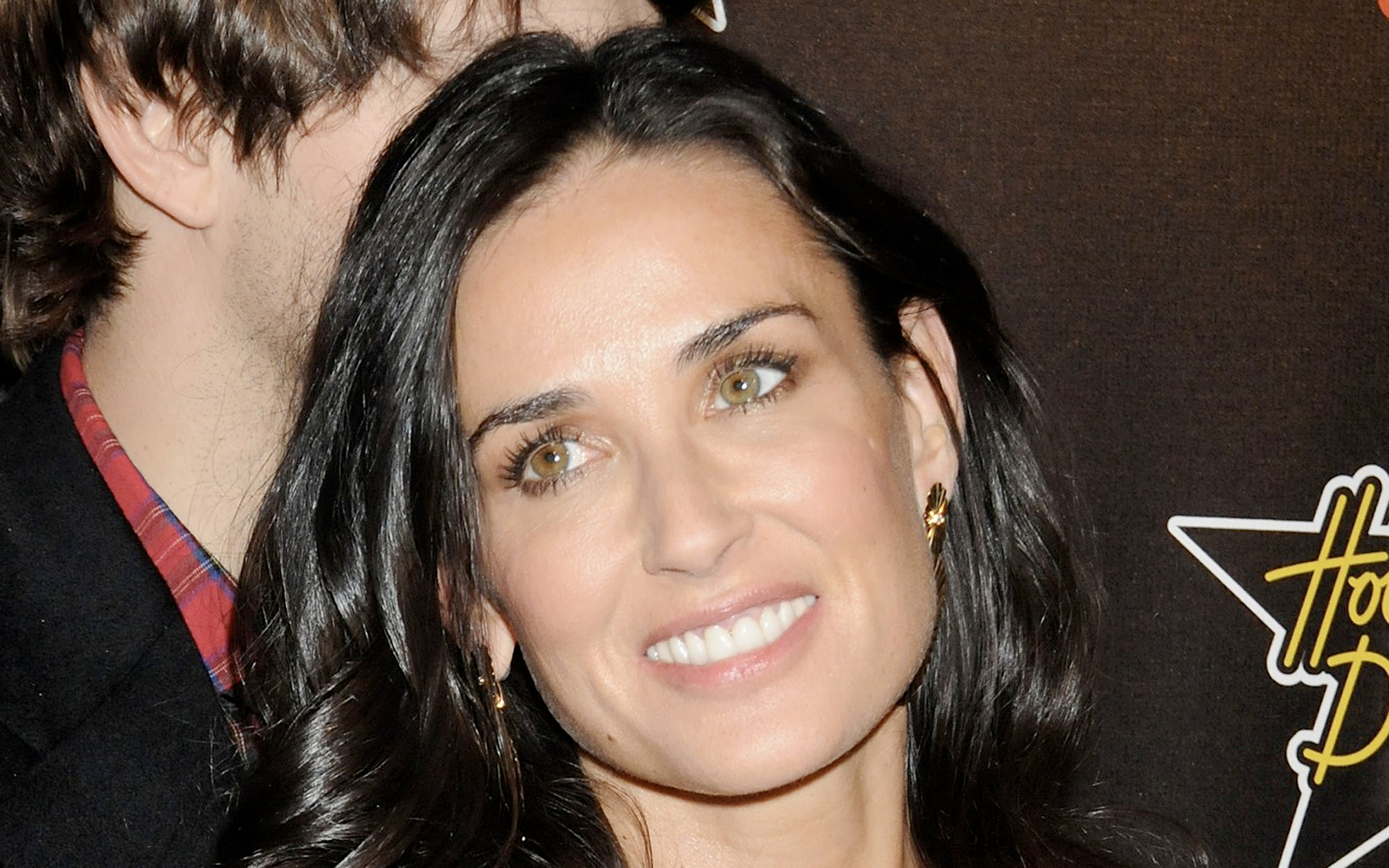 Demi Moore HD Wallpaper