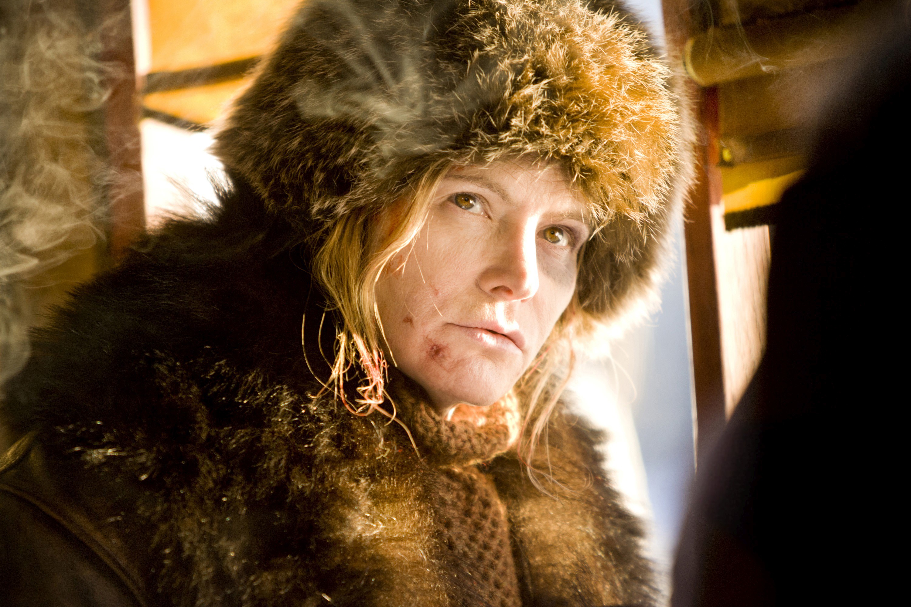 Jennifer Jason Leigh in fur hat and coat HD Wallpaper