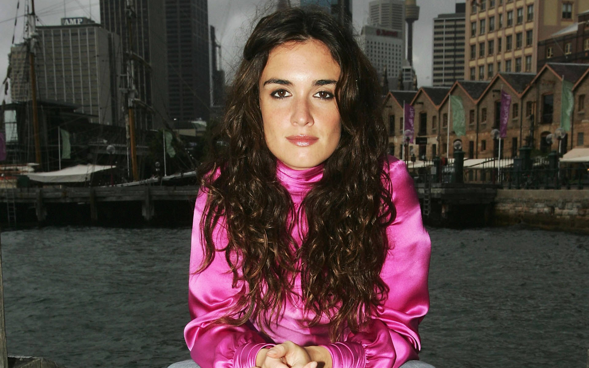 Paz Vega in Sydney HD Wallpaper