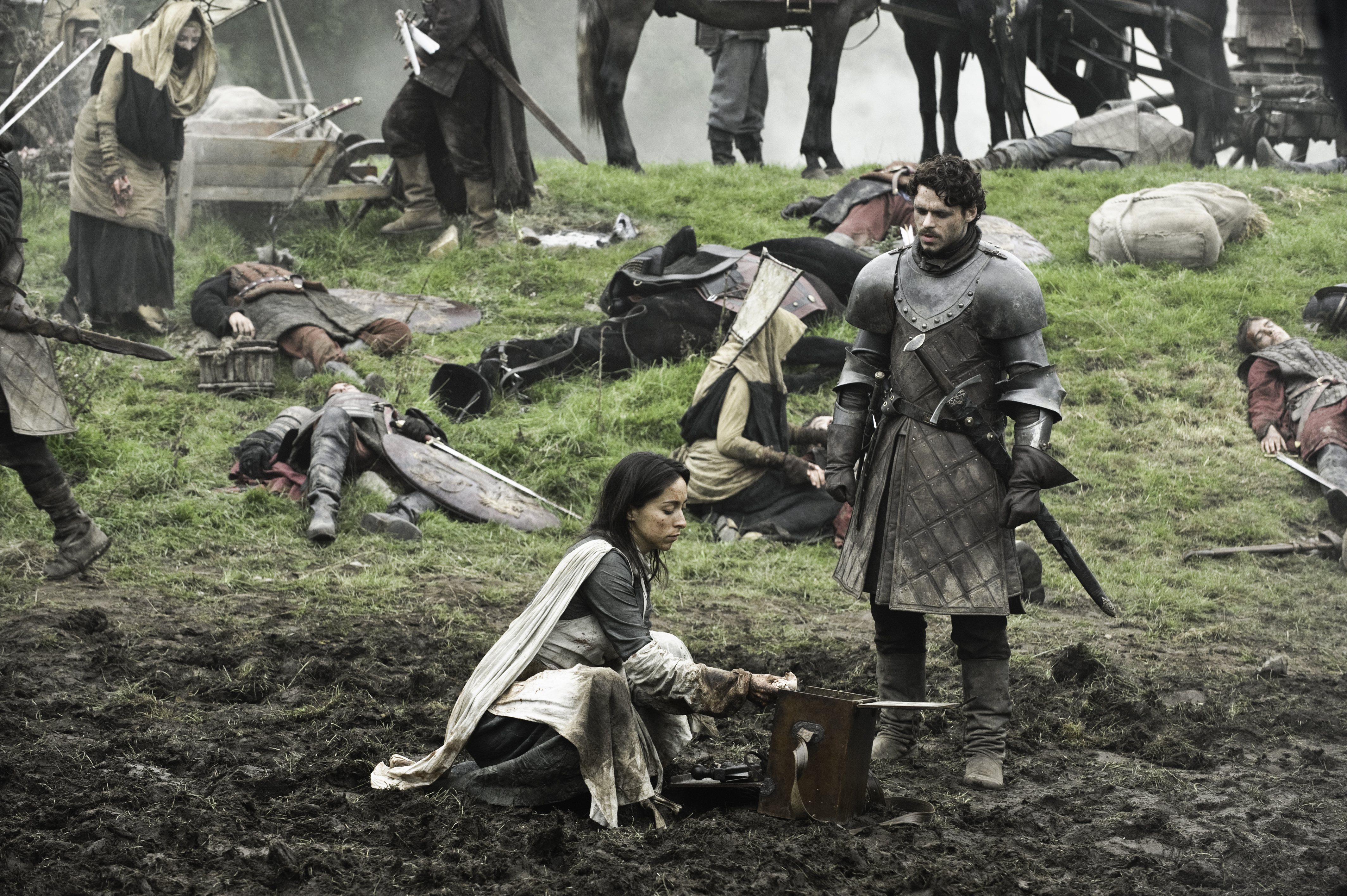 Talisa Stark and Robb Stark in battle aftermath HD Wallpaper