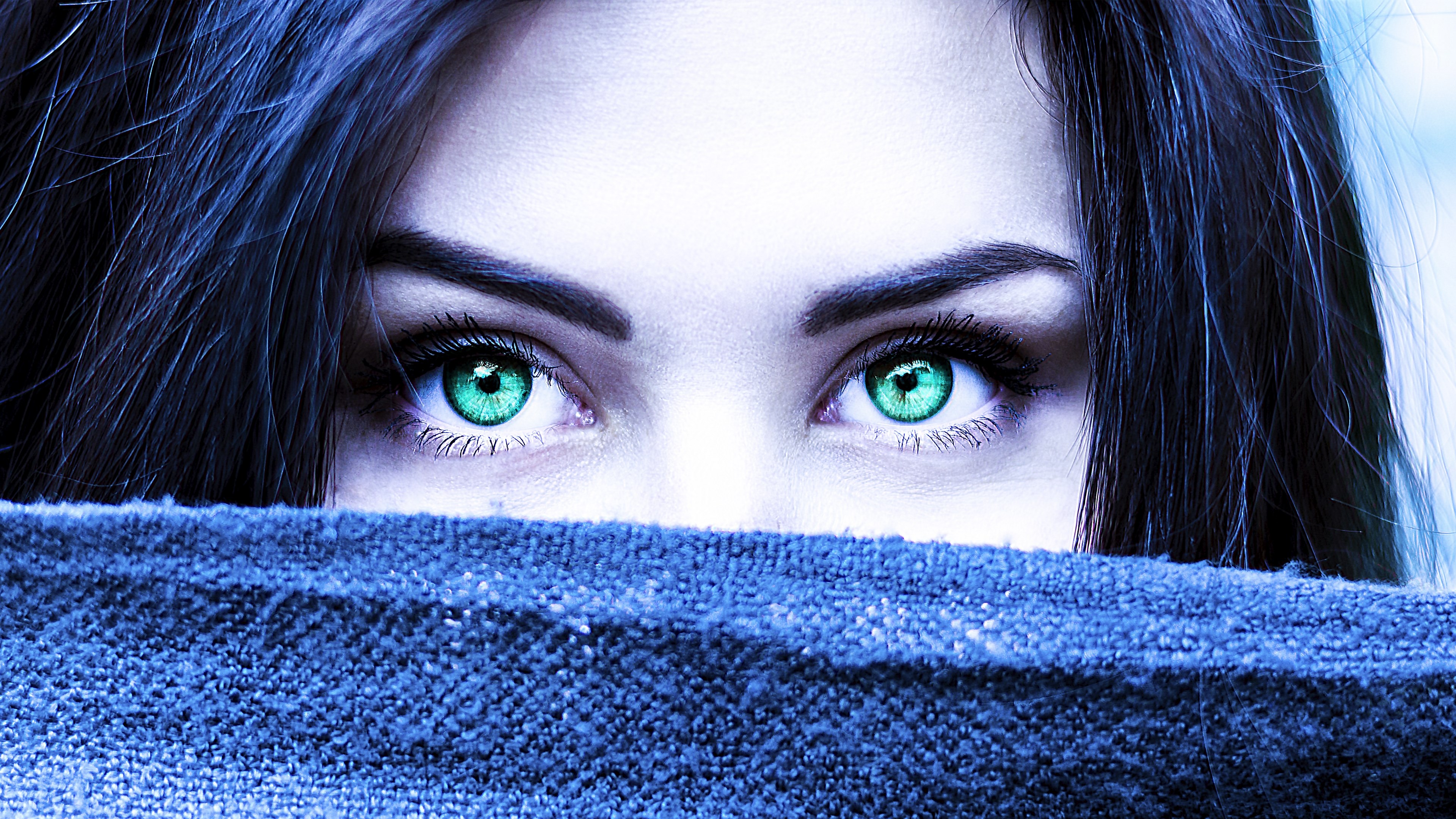 Close-up of a woman's green eyes HD Wallpaper