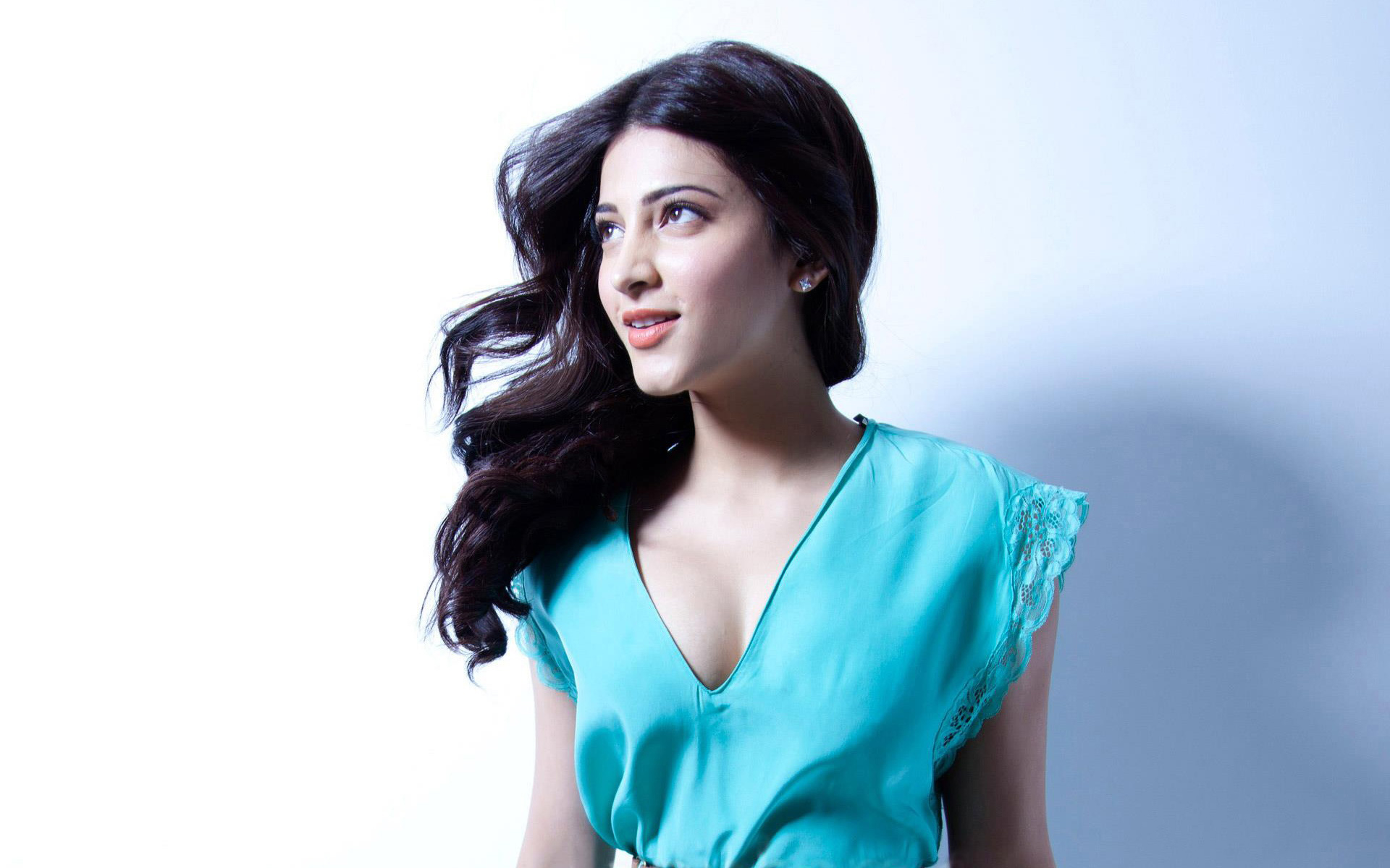 Shruti Haasan HD Wallpaper