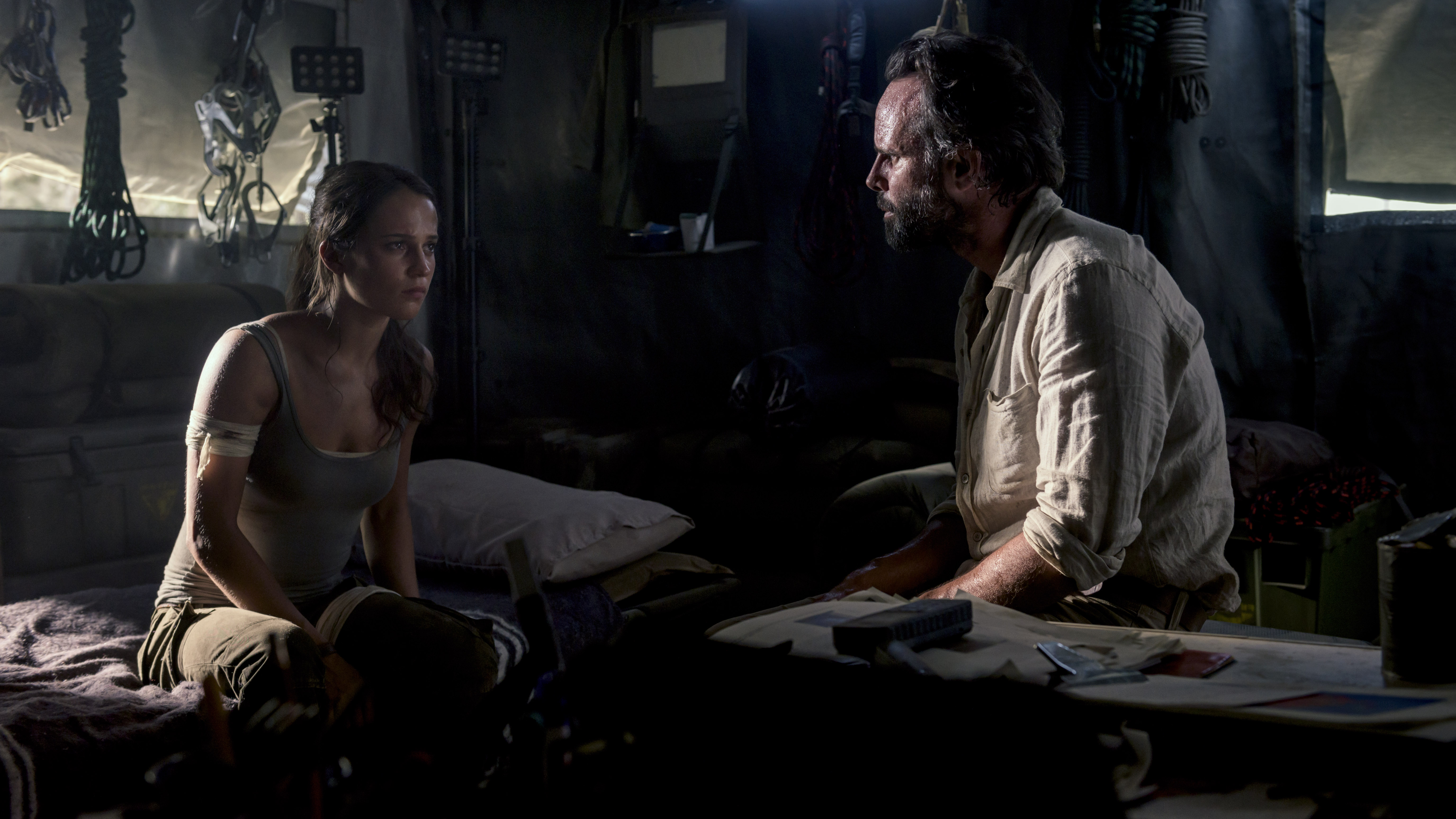 Walton Goggins in a dimly lit room HD Wallpaper