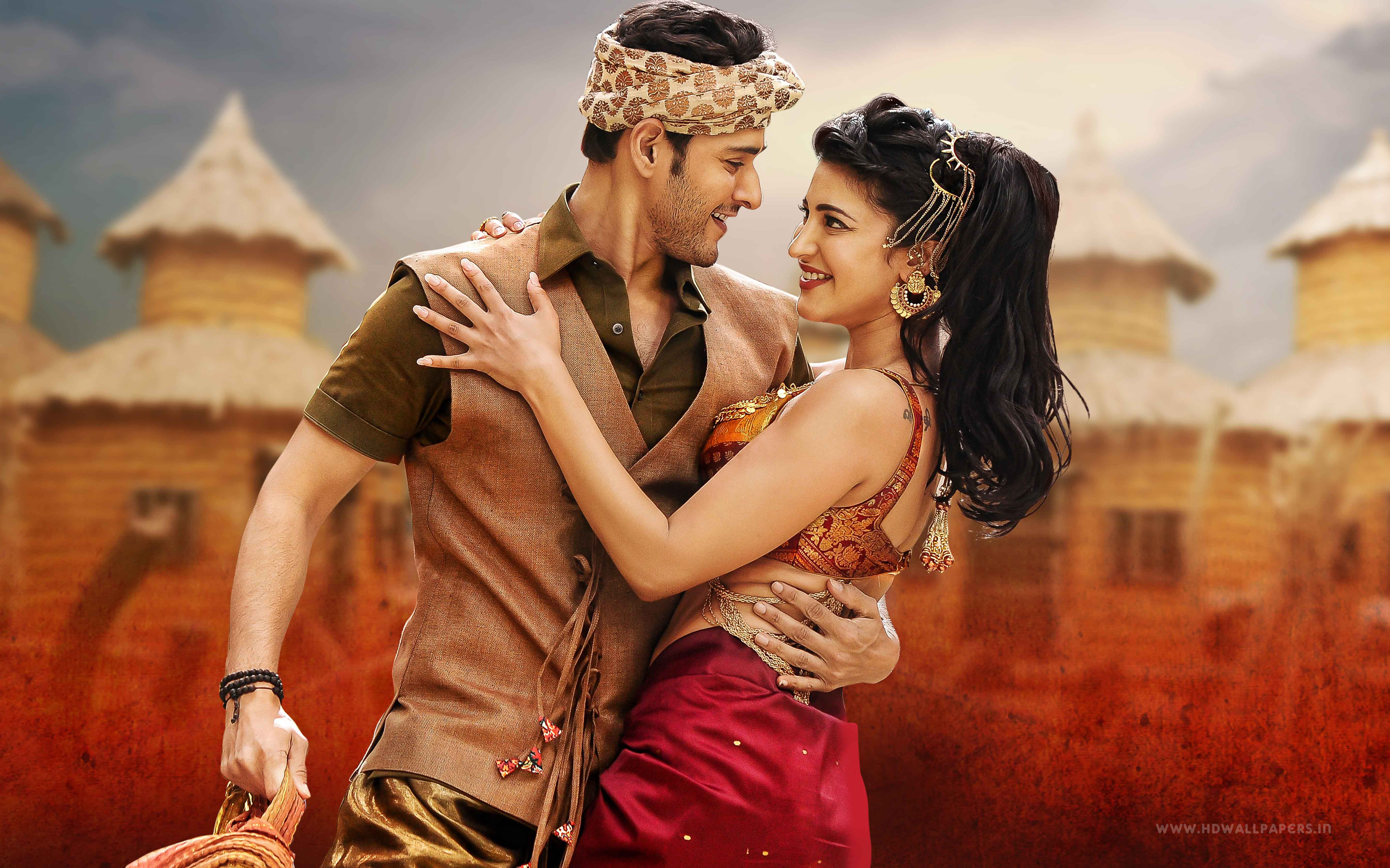 Shruti Haasan and Mahesh Babu in traditional attire HD Wallpaper