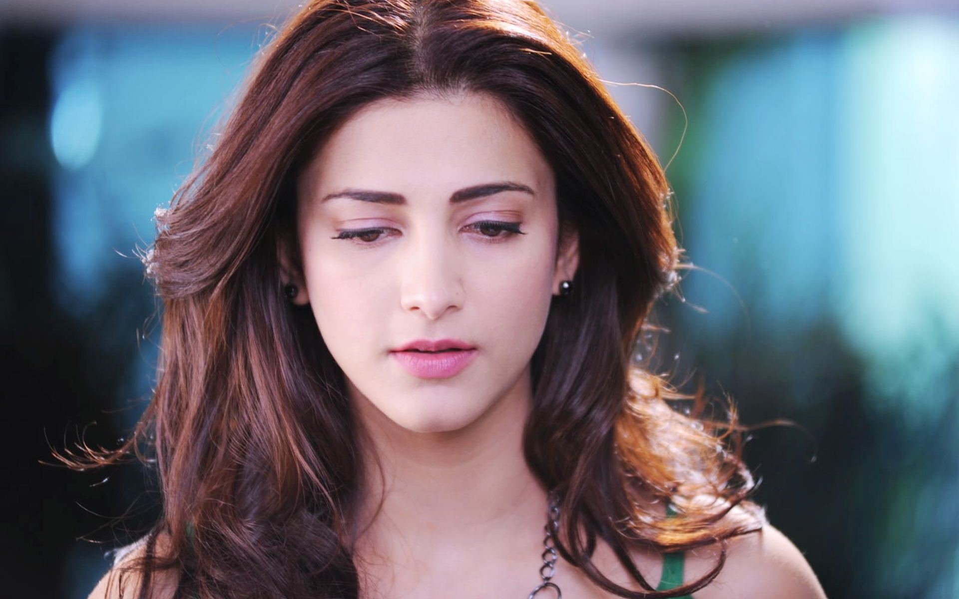 Shruti Haasan HD Wallpaper