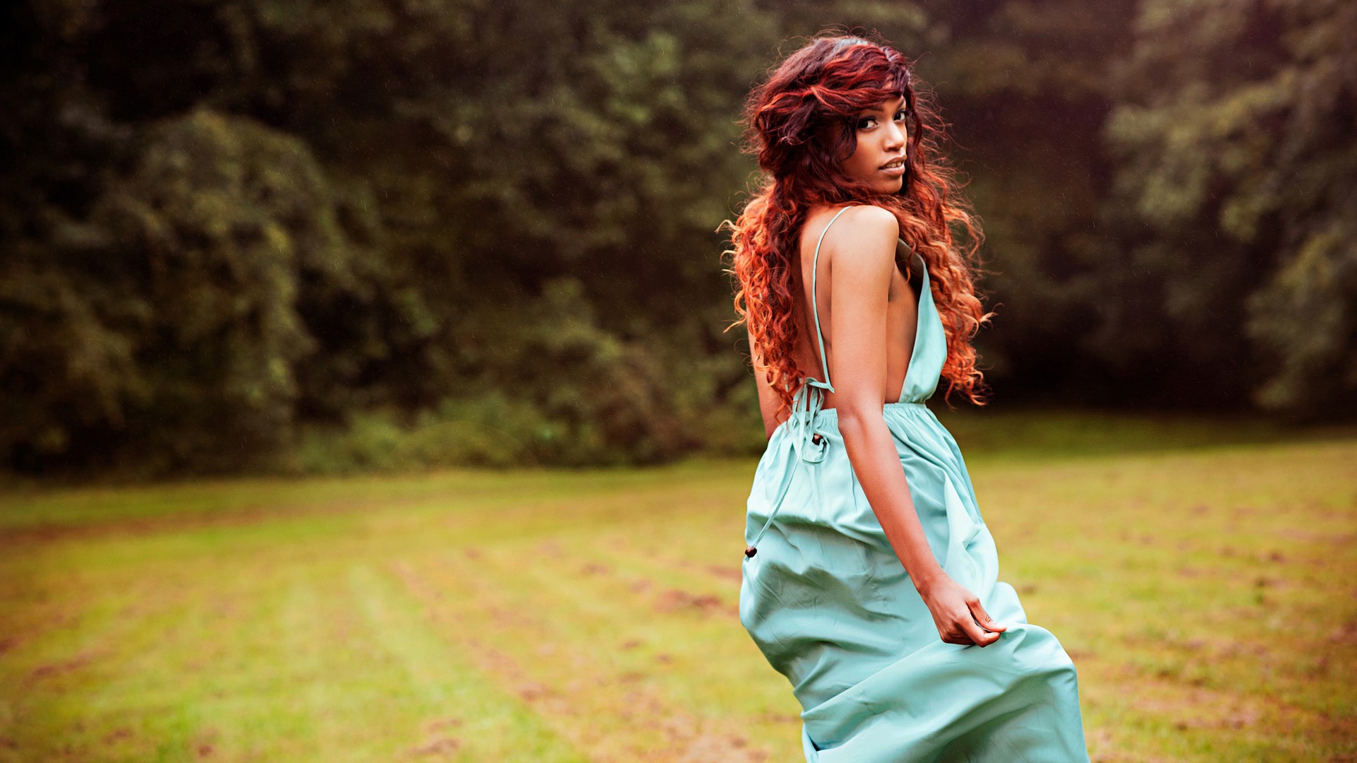 Woman in a light blue dress in a field HD Wallpaper