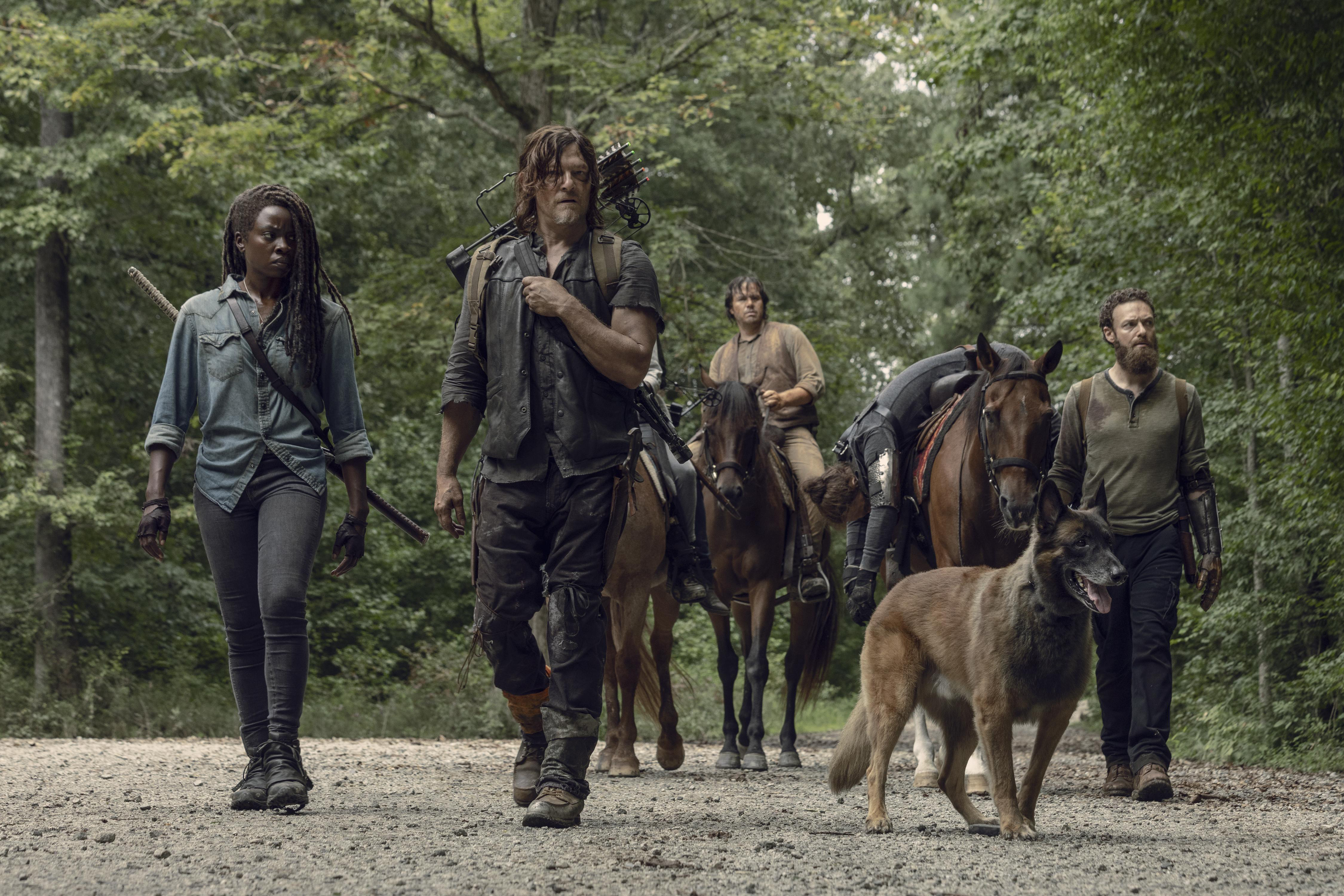 The Walking Dead: Michonne, Daryl, Aaron, and others on horseback HD Wallpaper