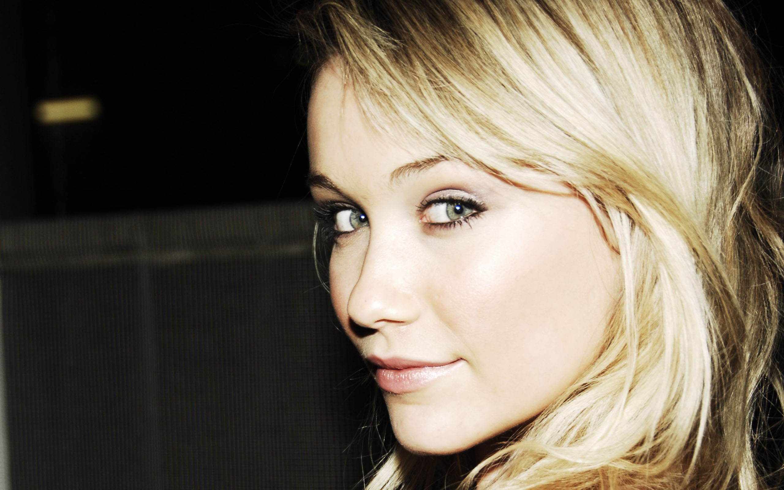 Katrina Bowden portrait HD Wallpaper