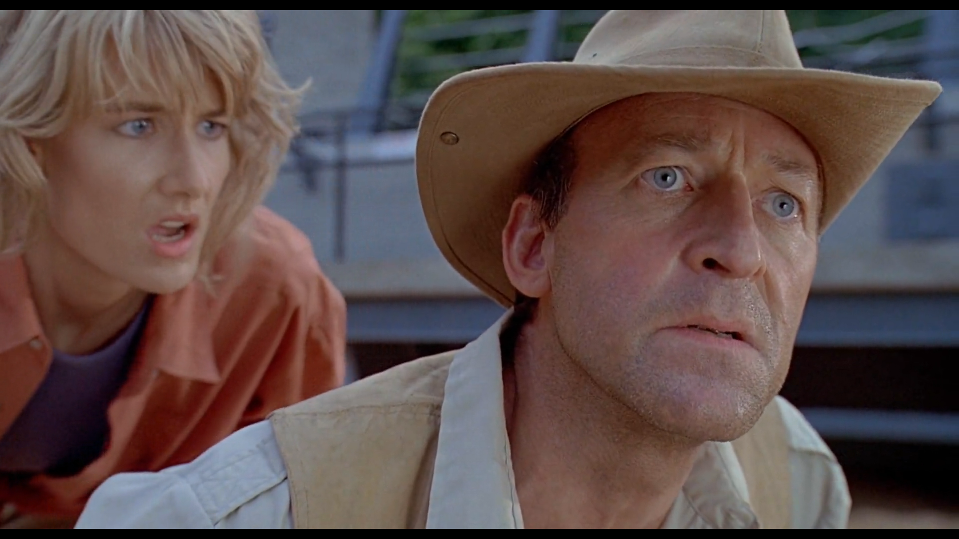 Laura Dern and man in hat in Jurassic Park HD Wallpaper