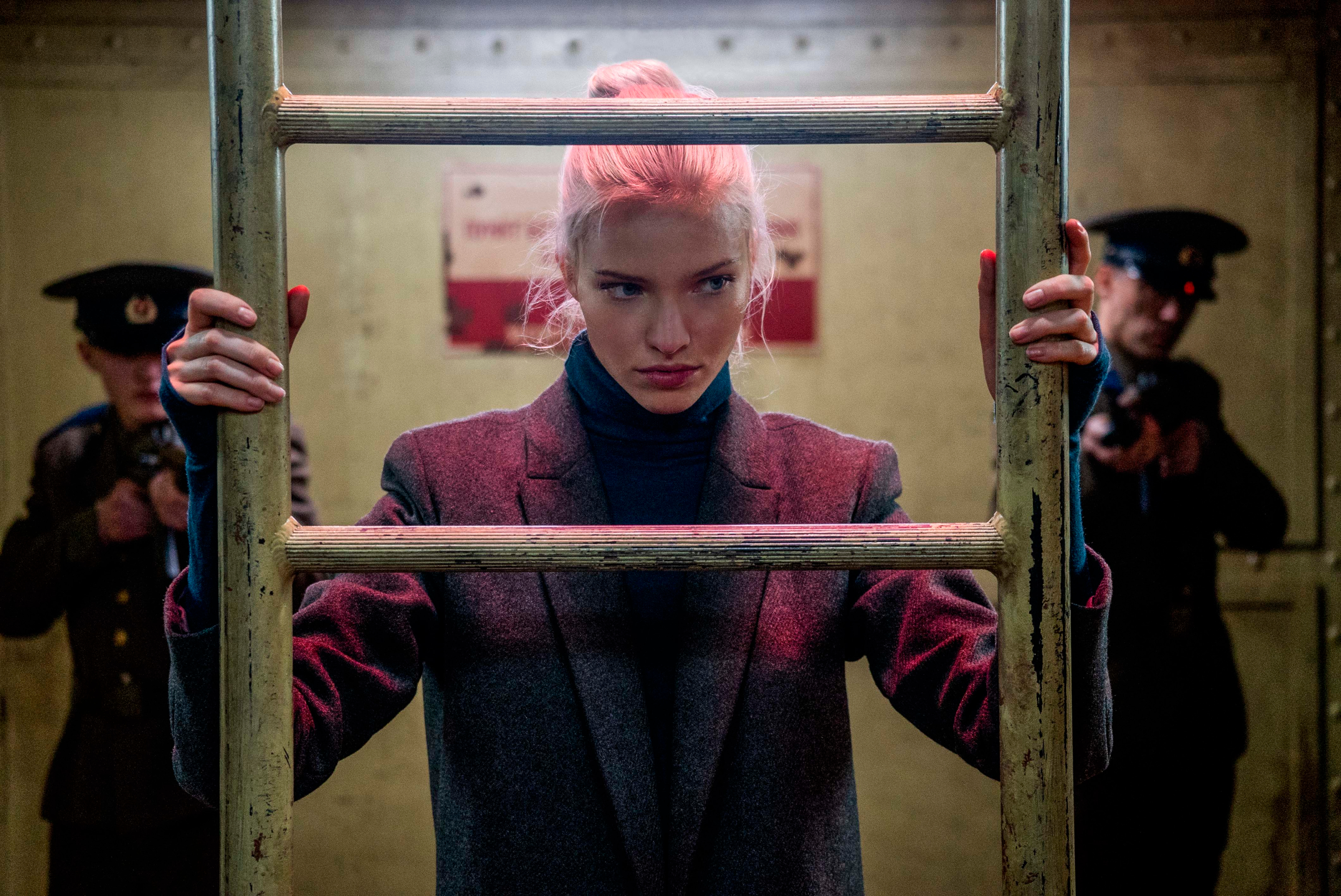 Sasha Luss in a dark, gritty setting HD Wallpaper