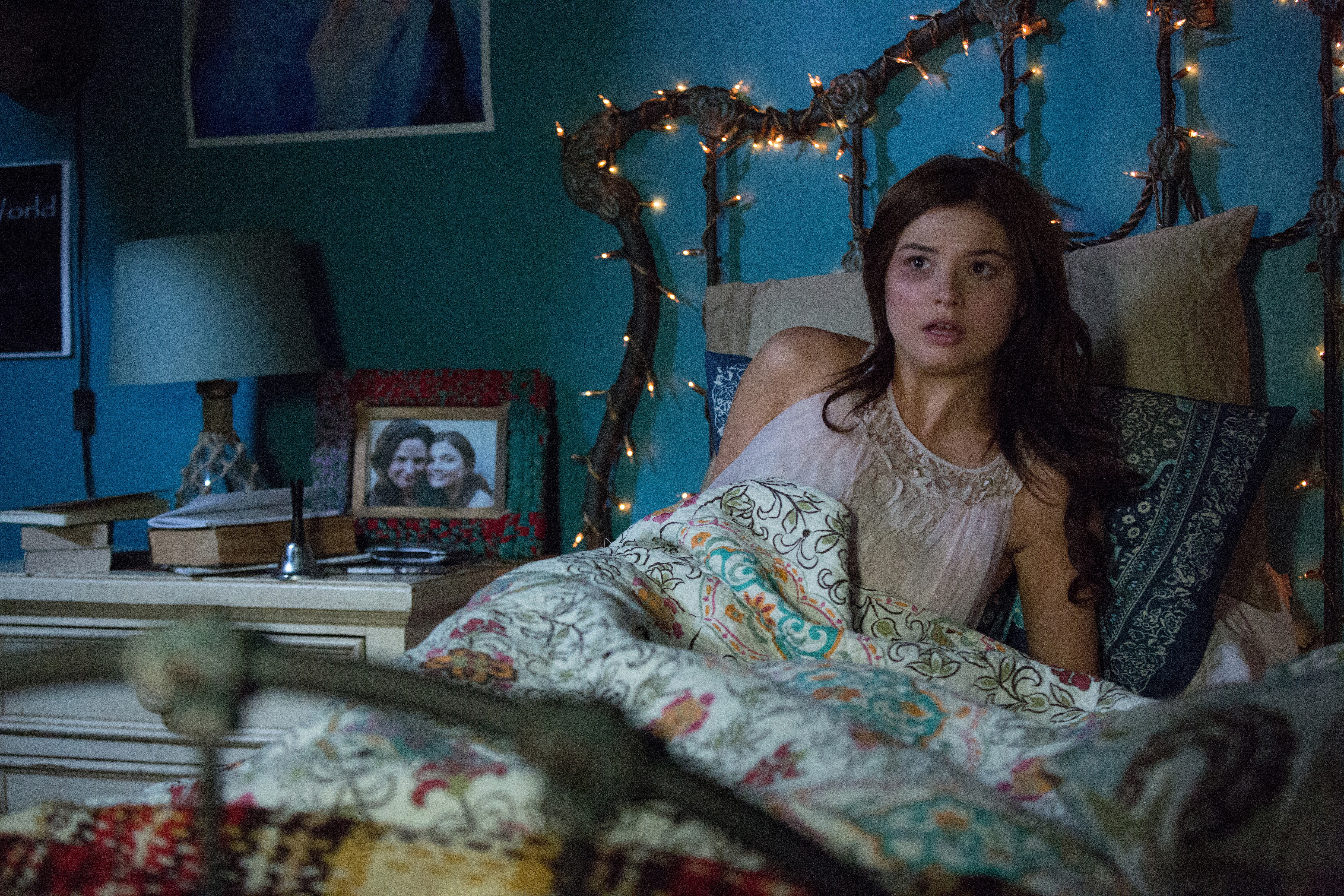 Stefanie Scott in a bedroom HD Wallpaper