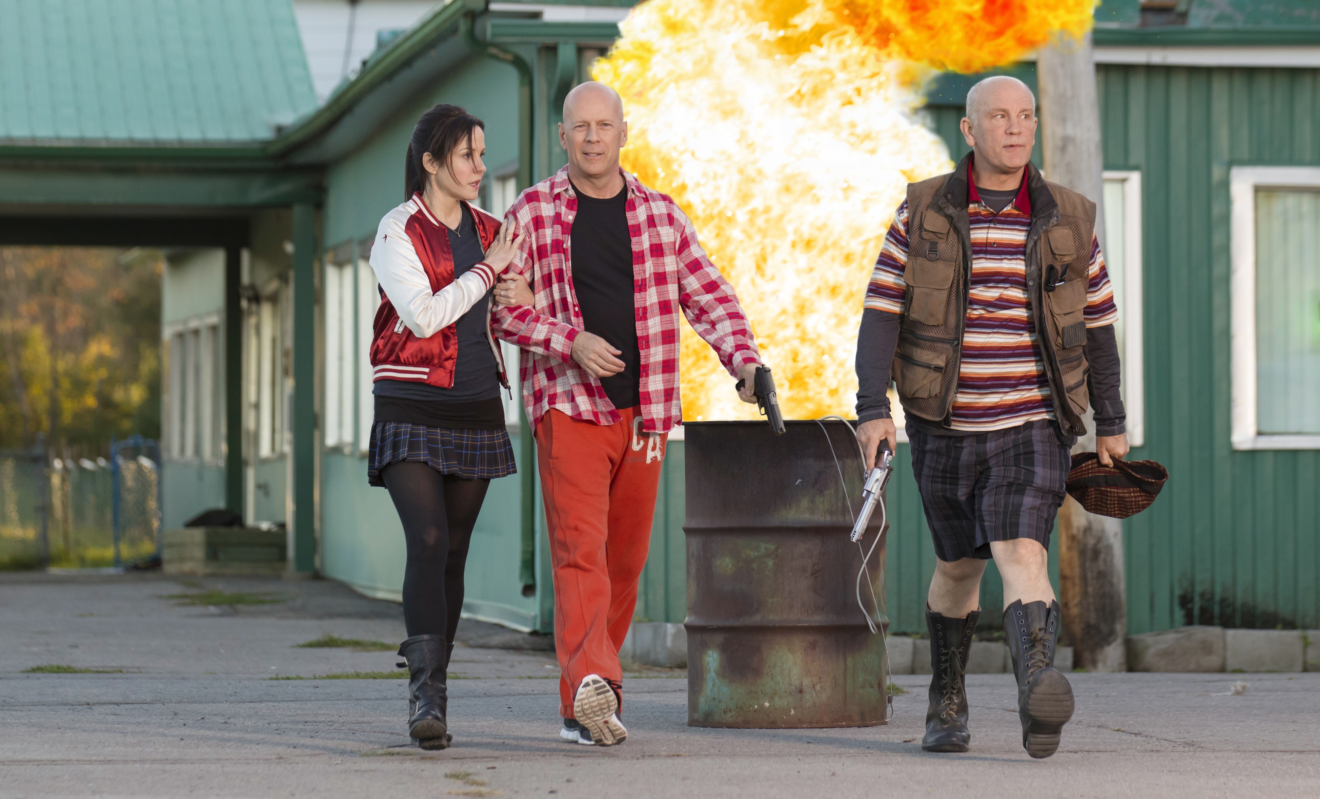 Sarah Ross and two men with explosion HD Wallpaper