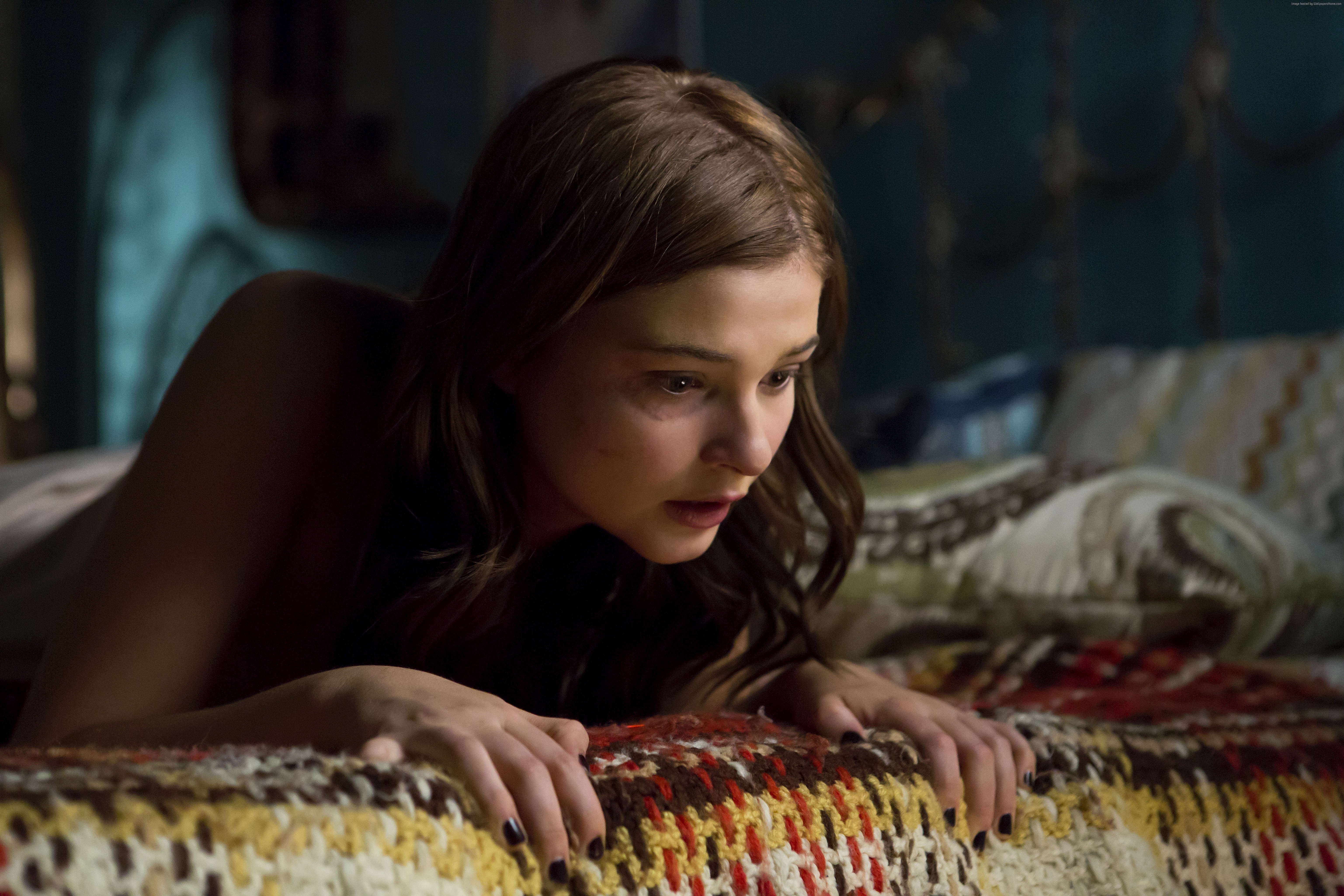Stefanie Scott on a bed HD Wallpaper