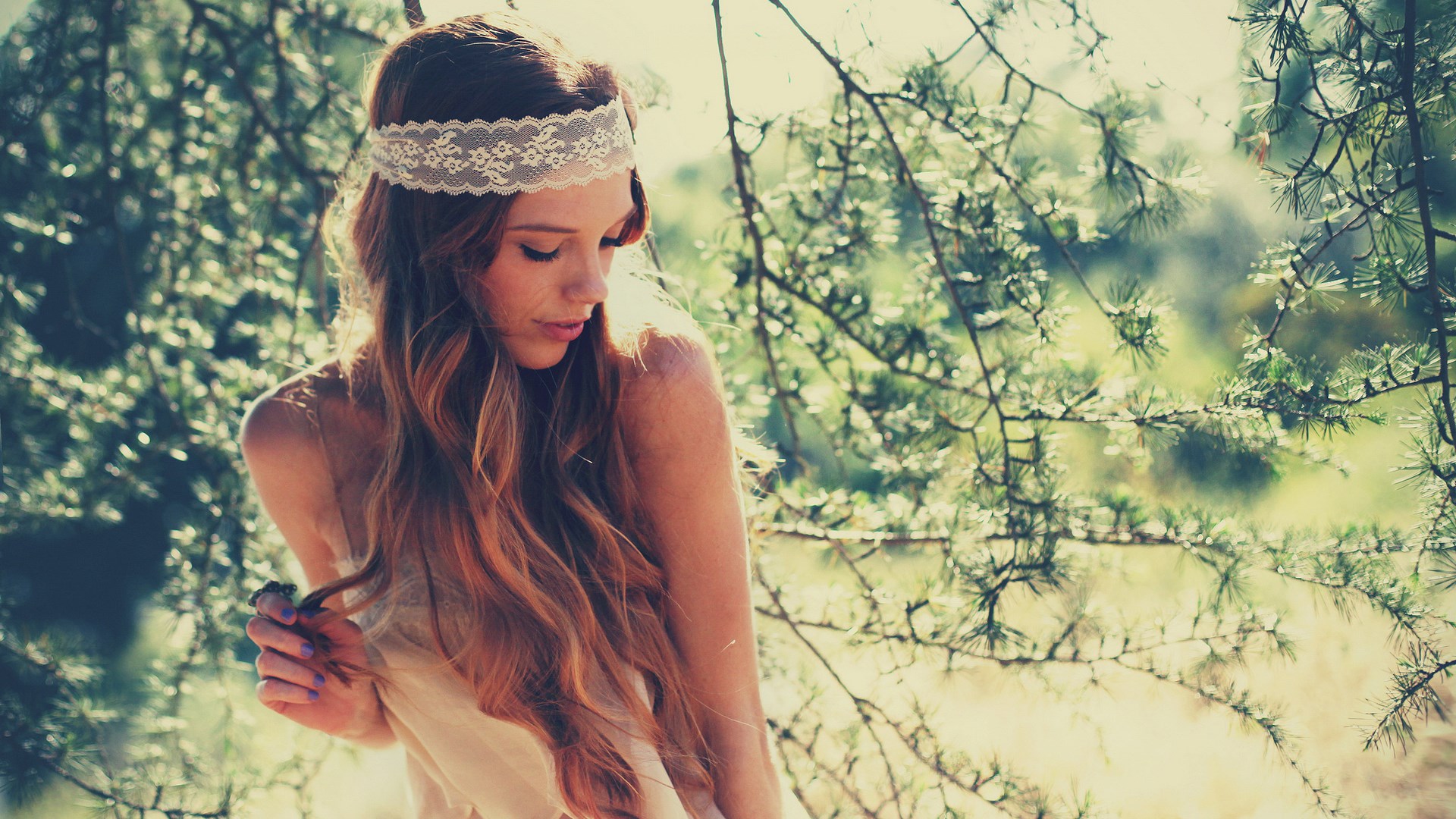Woman with long wavy hair wearing a lace headband HD Wallpaper