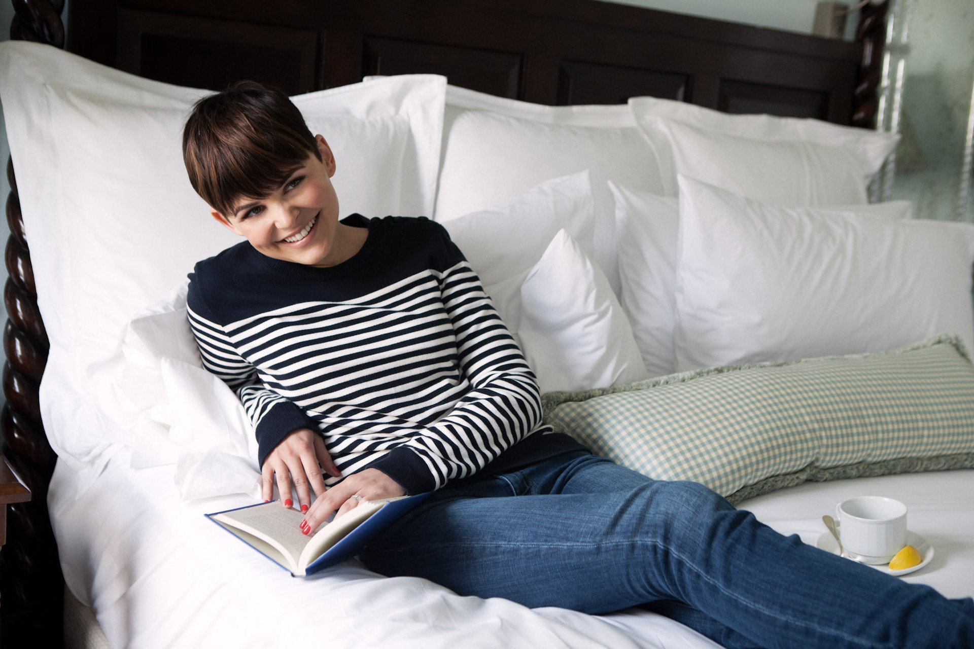 Ginnifer Goodwin reading a book in bed HD Wallpaper
