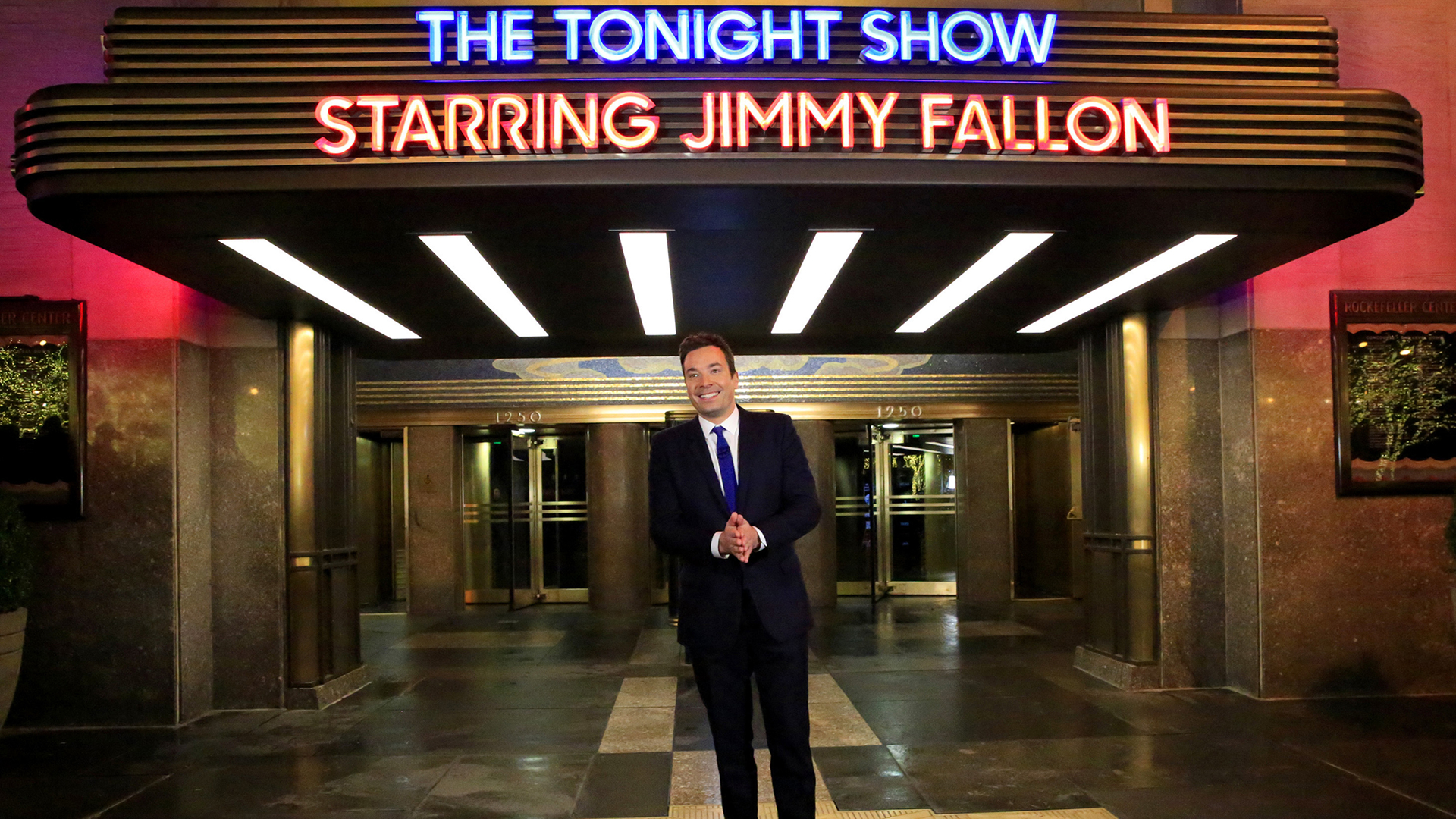 Jimmy Fallon in front of The Tonight Show theater HD Wallpaper
