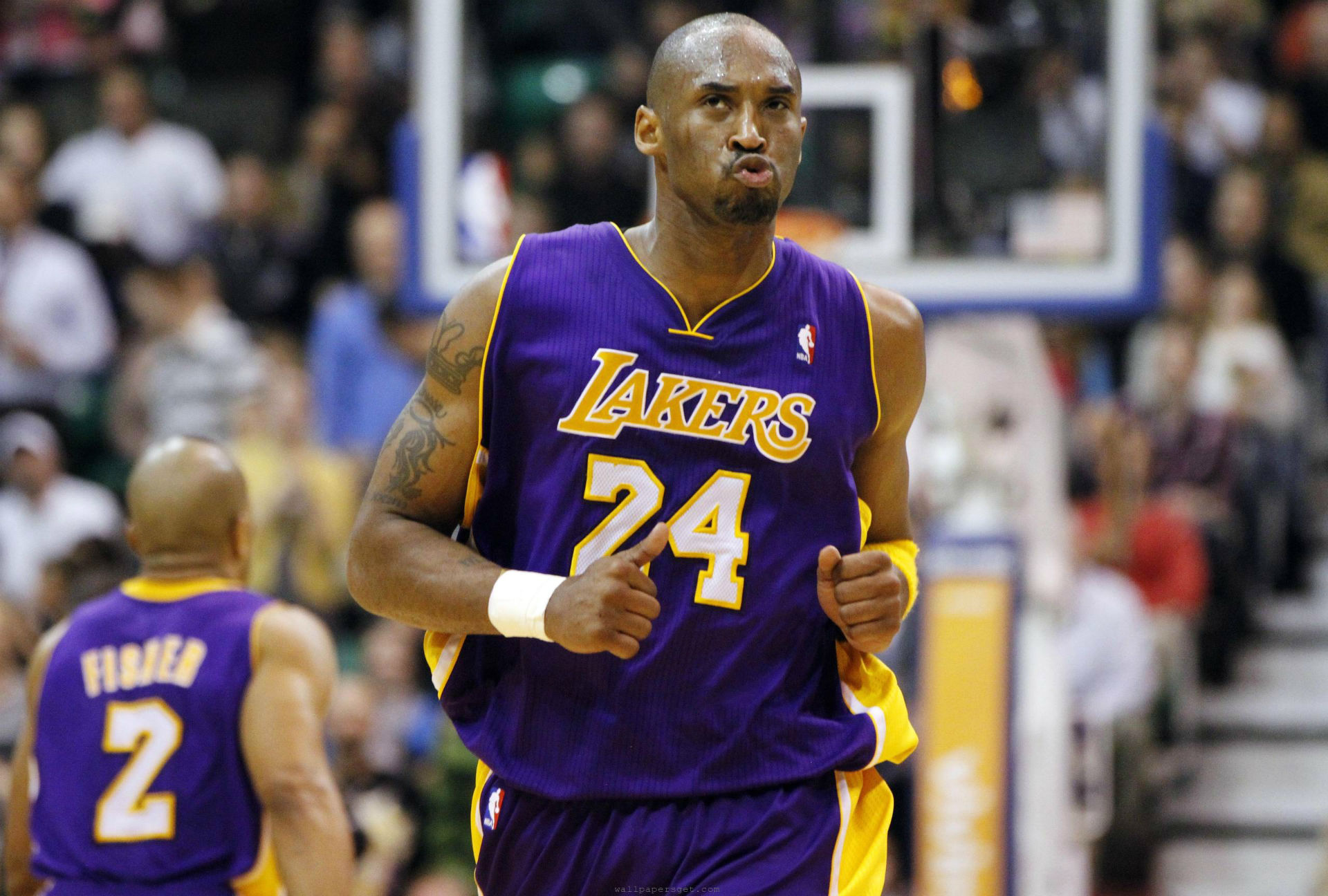 Kobe Bryant playing for the Lakers HD Wallpaper