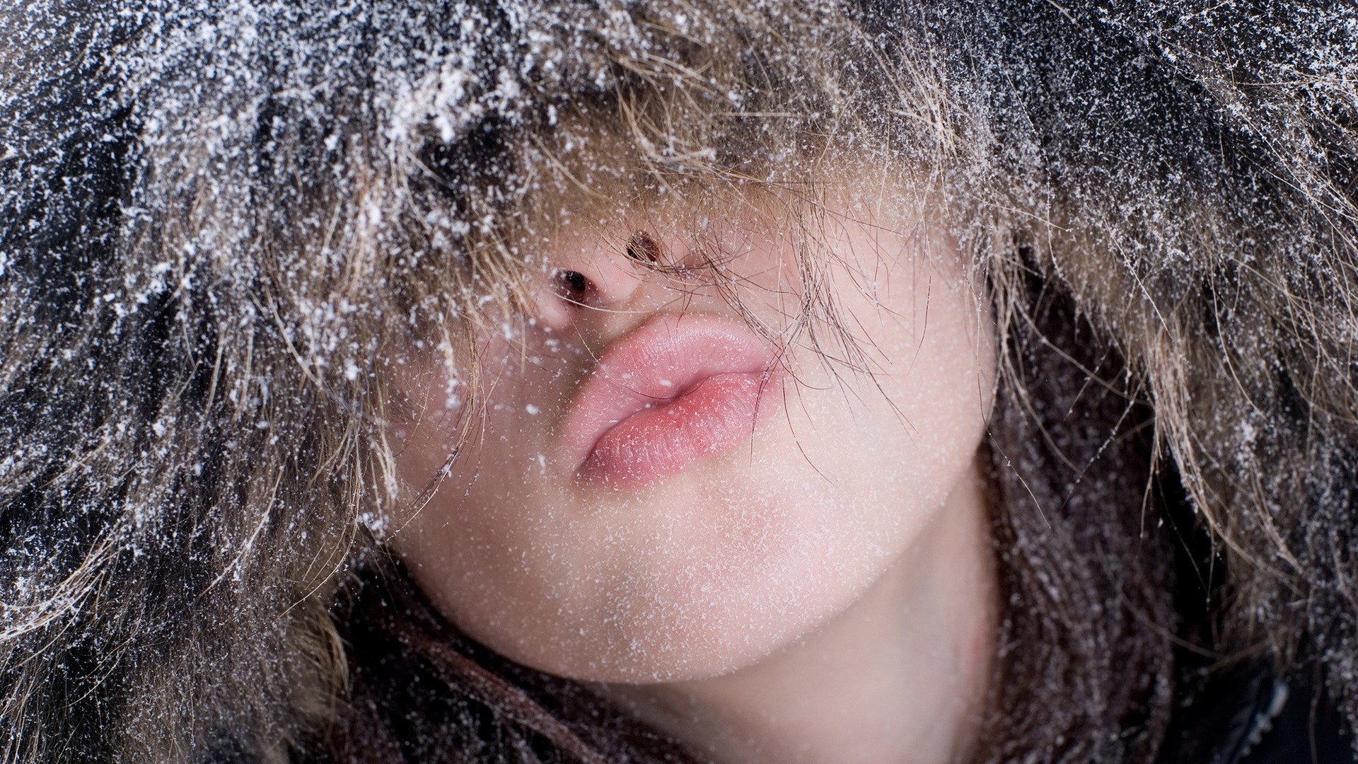 Close-up of a person's face covered in snow HD Wallpaper