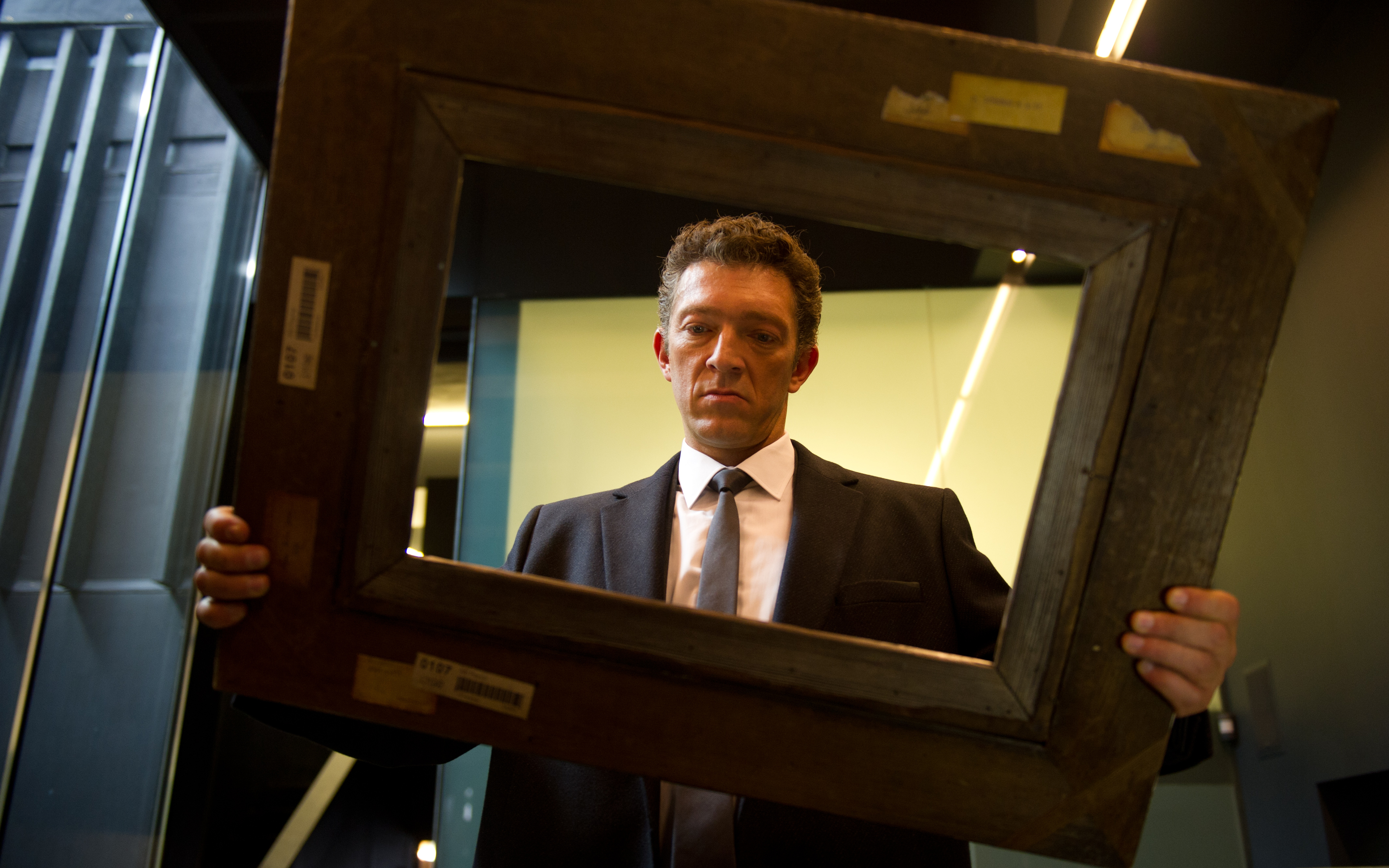 Vincent Cassel holding a picture frame HD Wallpaper