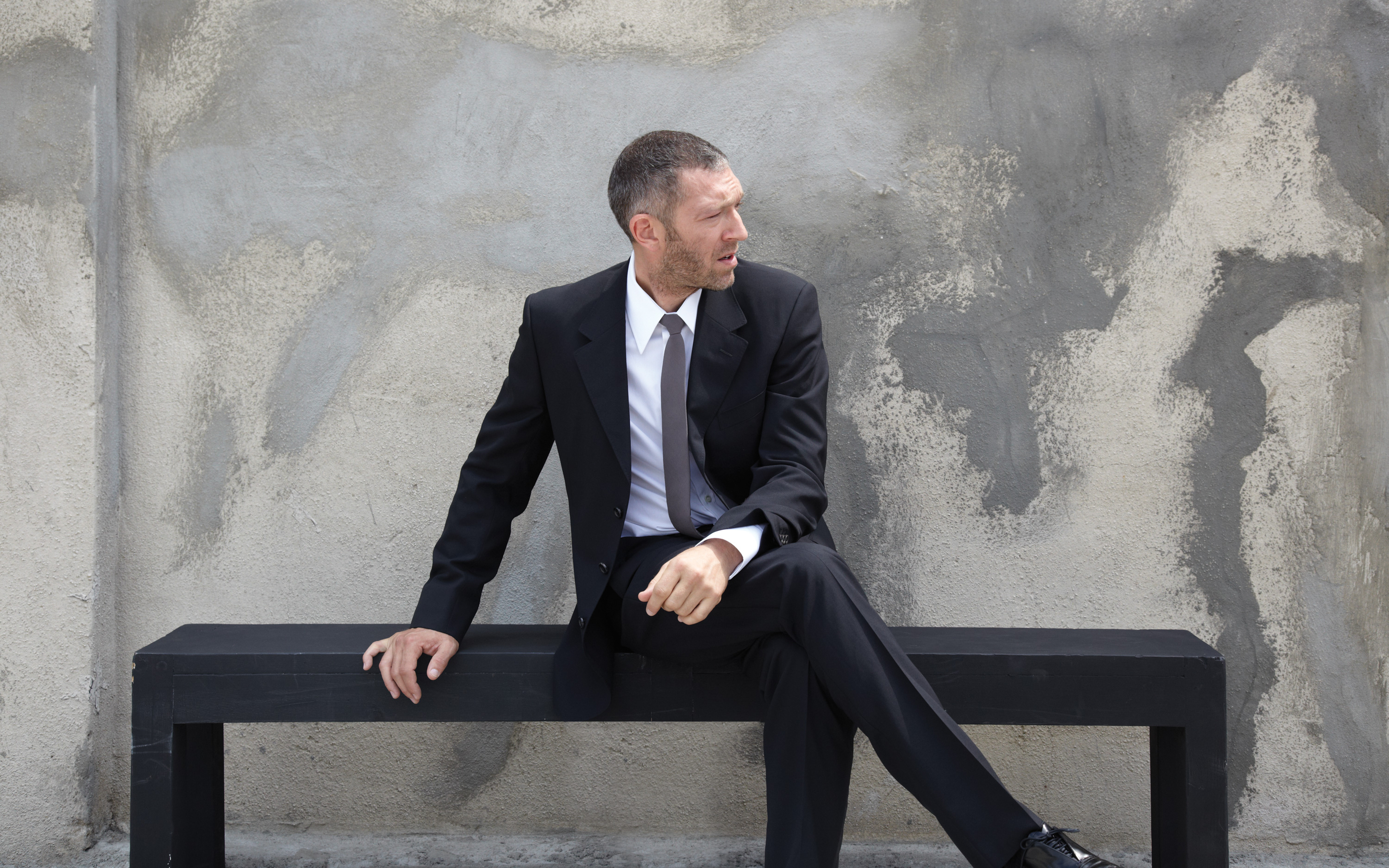 Vincent Cassel sitting on a bench HD Wallpaper