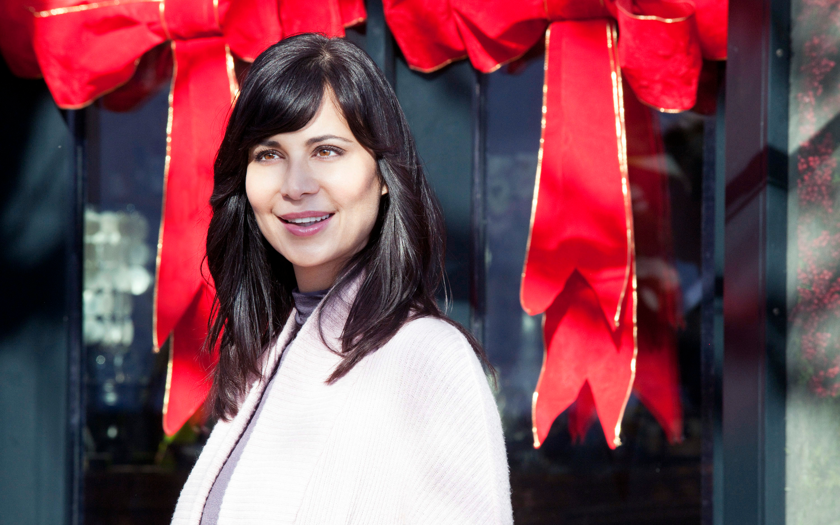 Catherine Bell in front of red bows HD Wallpaper
