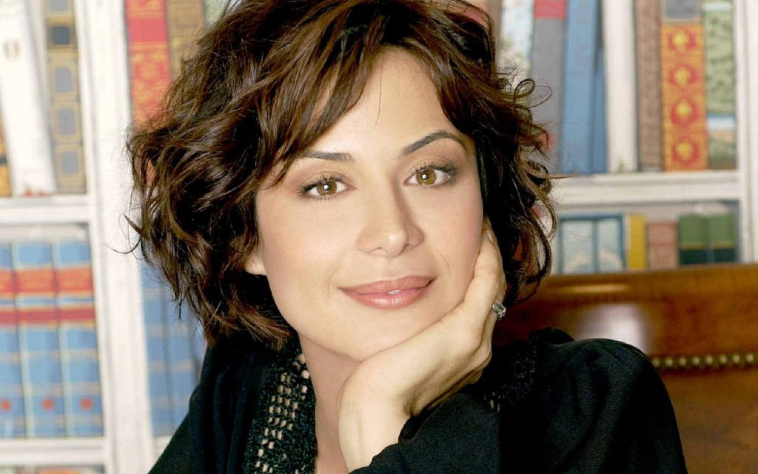 Catherine Bell HD Wallpaper