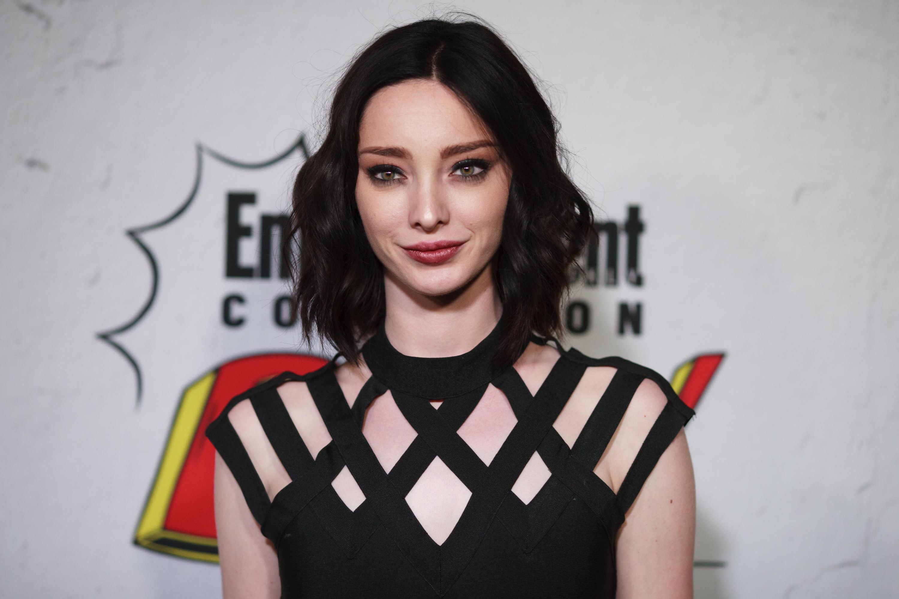 Emma Dumont at Entertainment Comic Convention HD Wallpaper