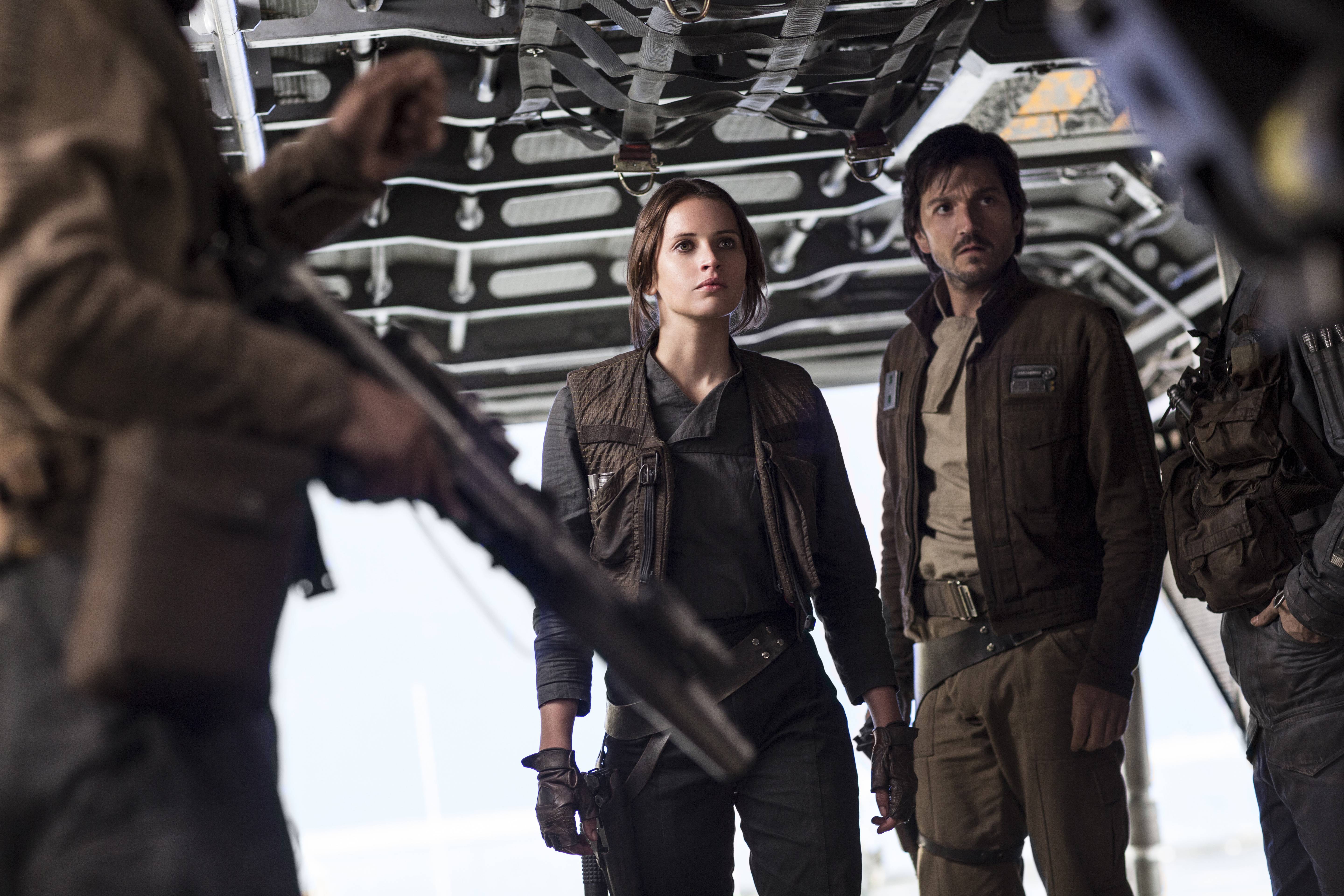 Diego Luna and Felicity Jones in Rogue One HD Wallpaper