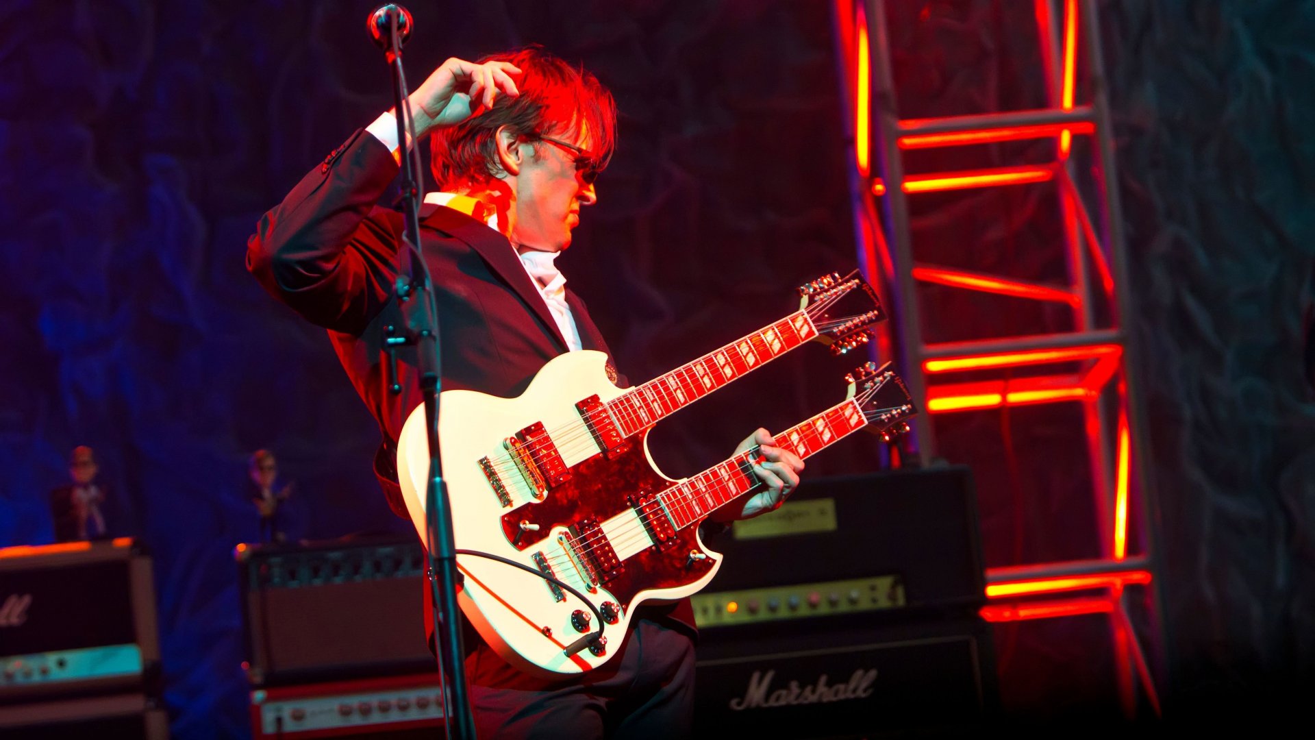 Joe Bonamassa playing a double-neck guitar on stage HD Wallpaper