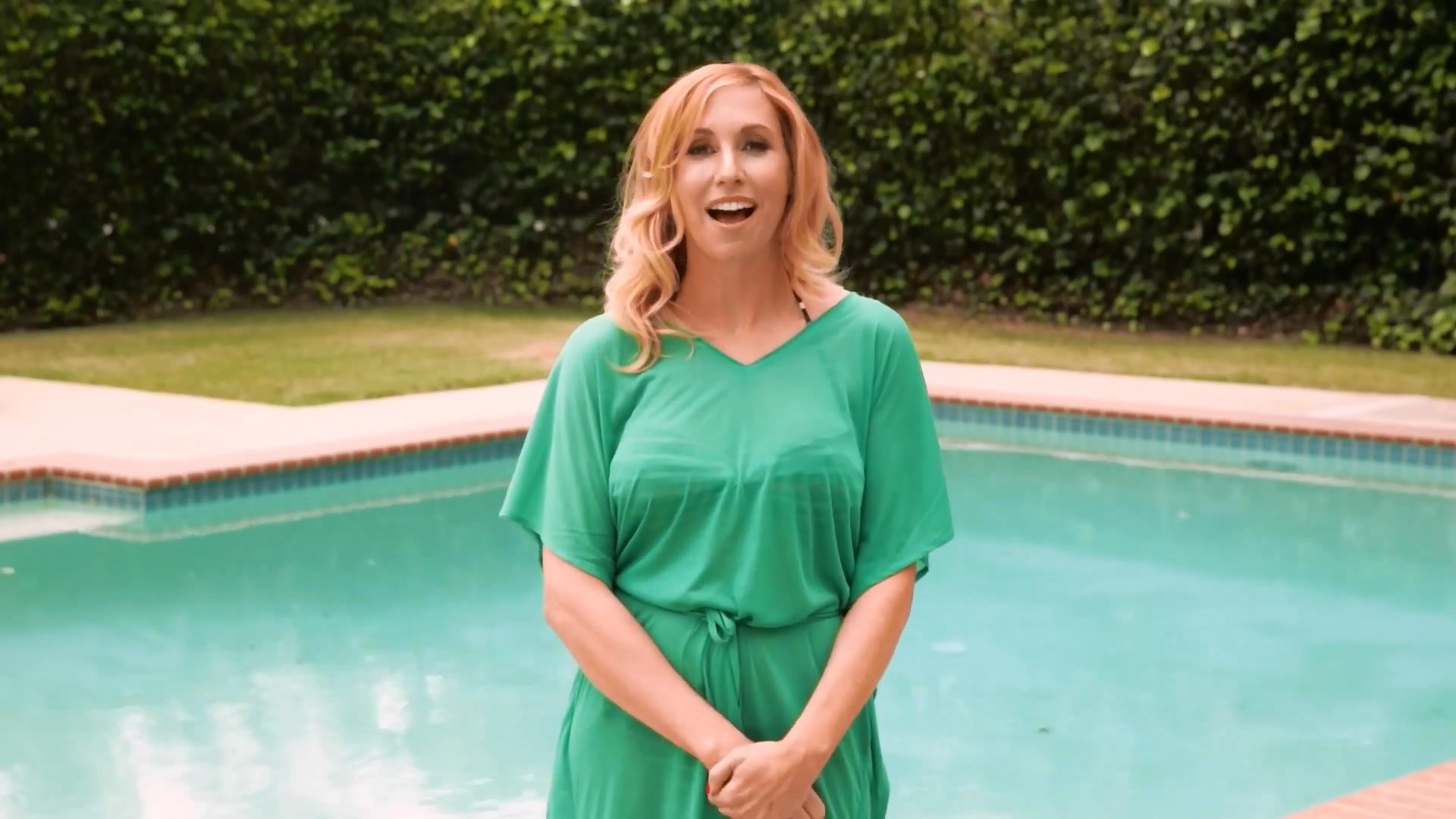 Kari Byron by a swimming pool HD Wallpaper