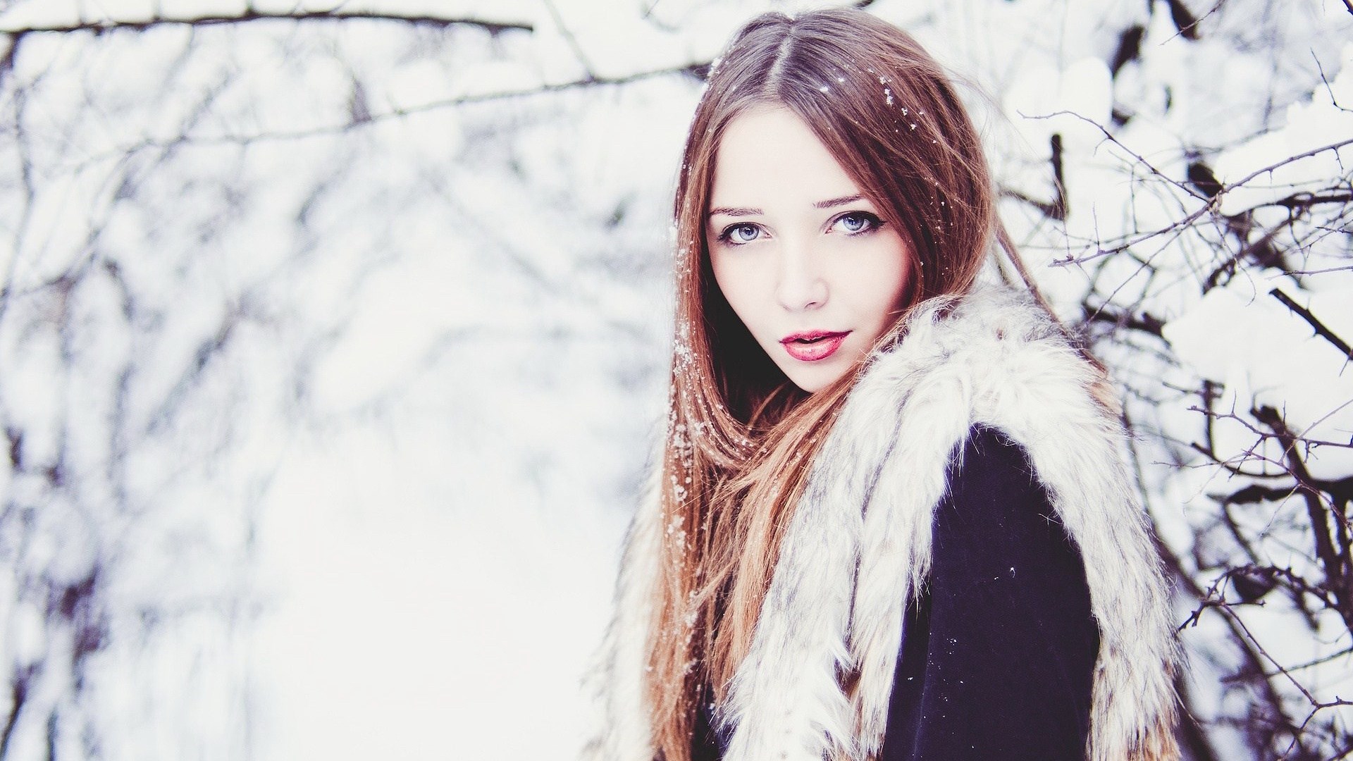 Woman in fur coat in snowy forest HD Wallpaper