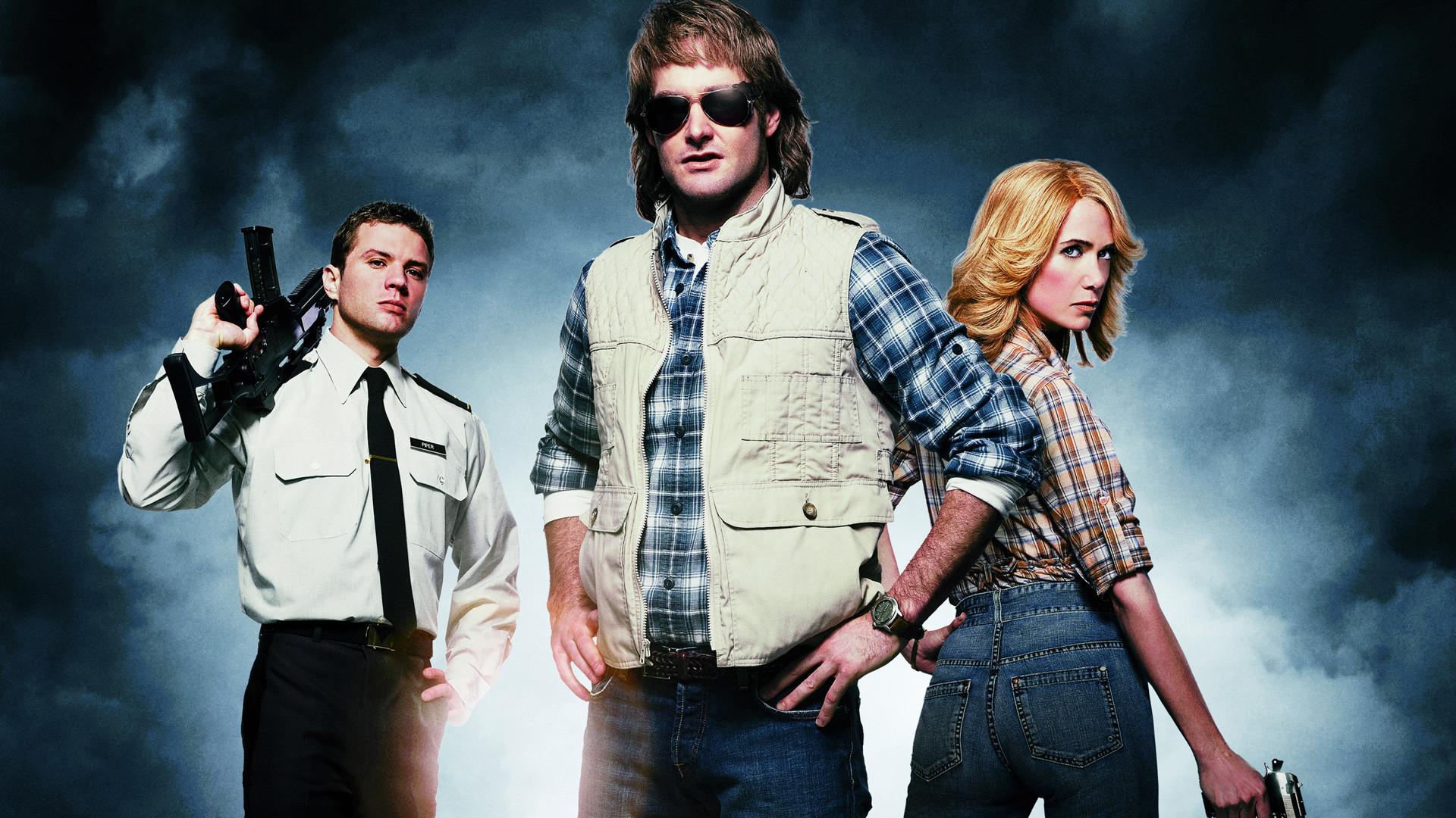 Kristen Wiig and two men with guns HD Wallpaper