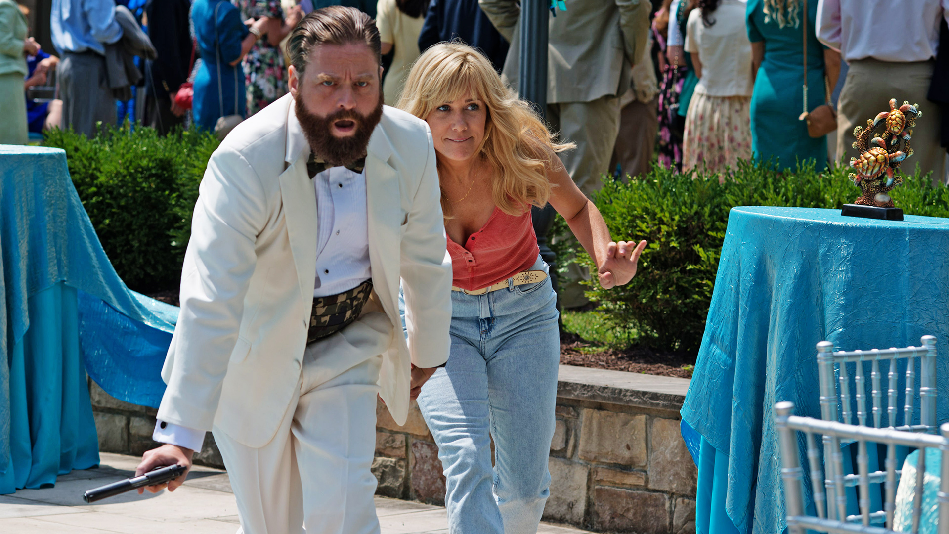 Kristen Wiig and Zach Galifianakis in a scene HD Wallpaper