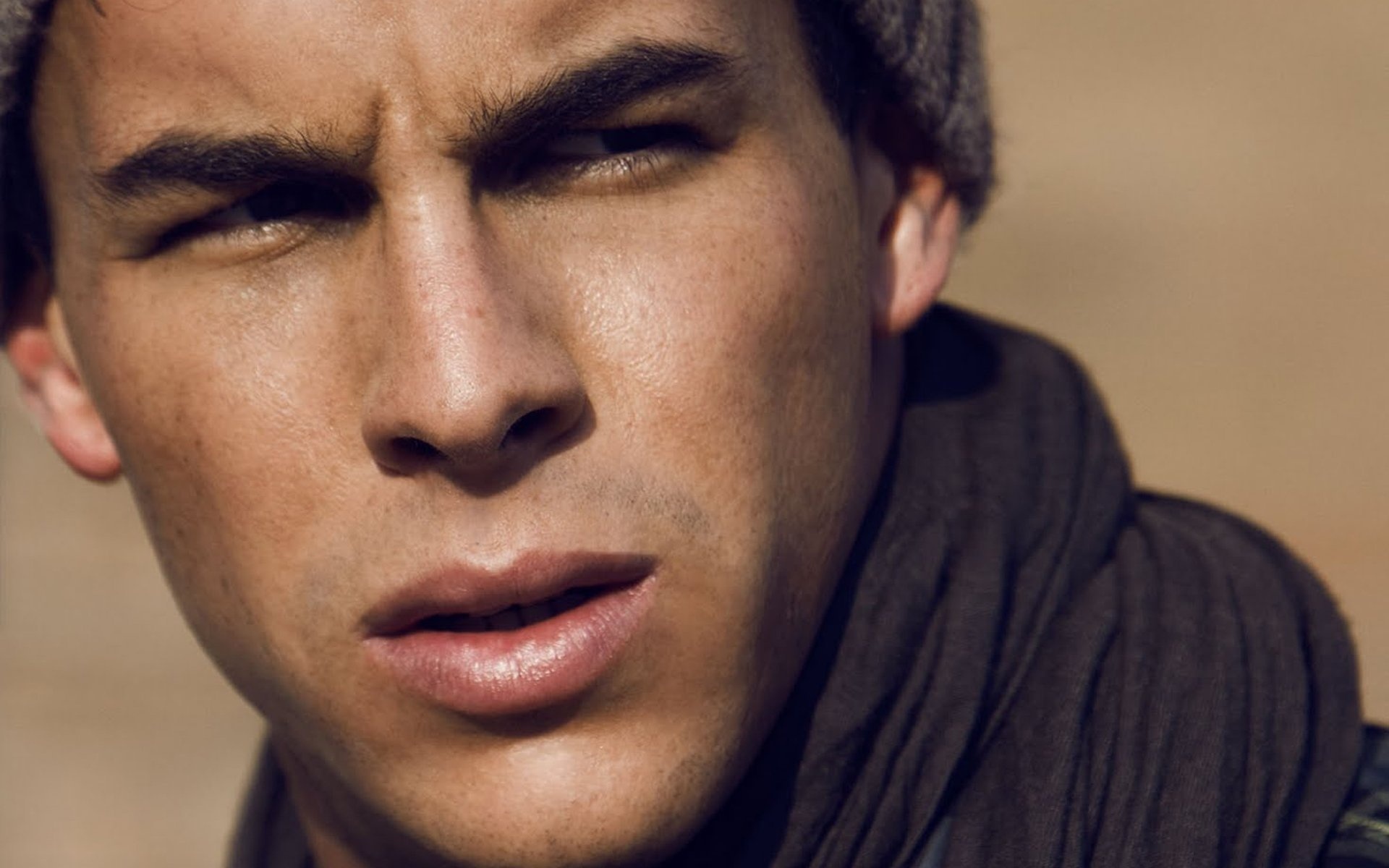 Mario Casas close-up portrait HD Wallpaper