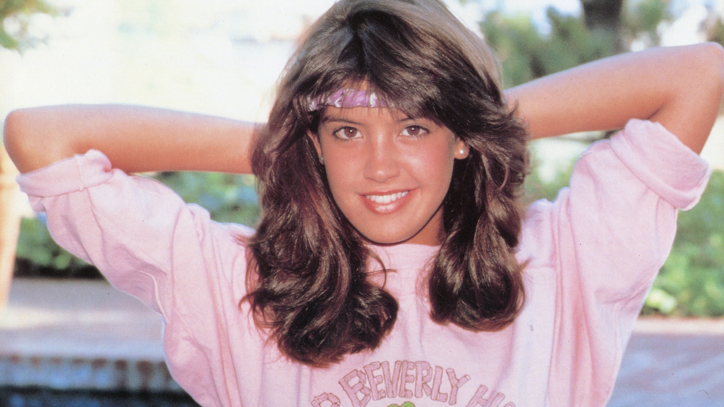 Phoebe Cates in a pink shirt HD Wallpaper