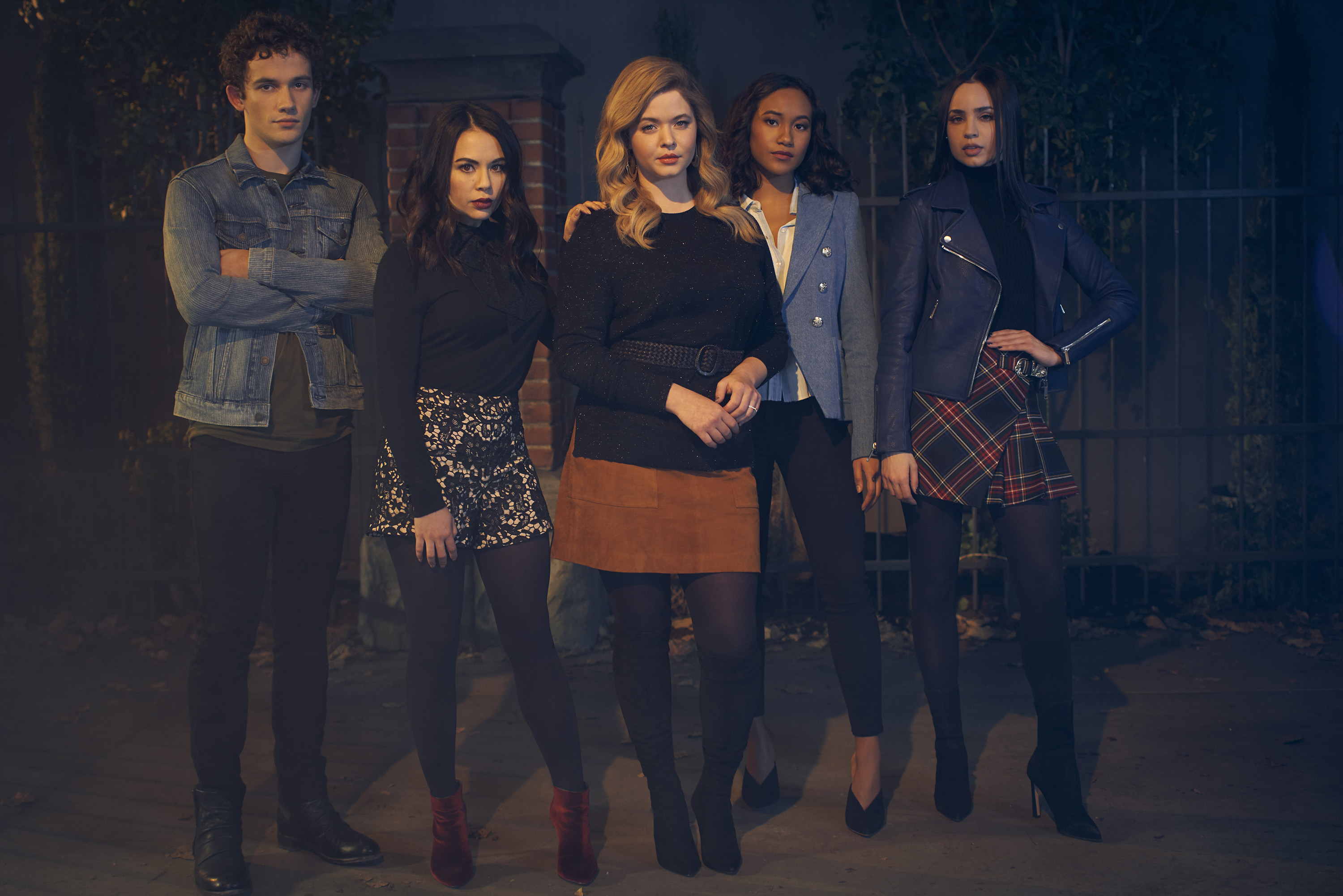 Sasha Pieterse and cast from Pretty Little Liars: The Perfectionists HD Wallpaper