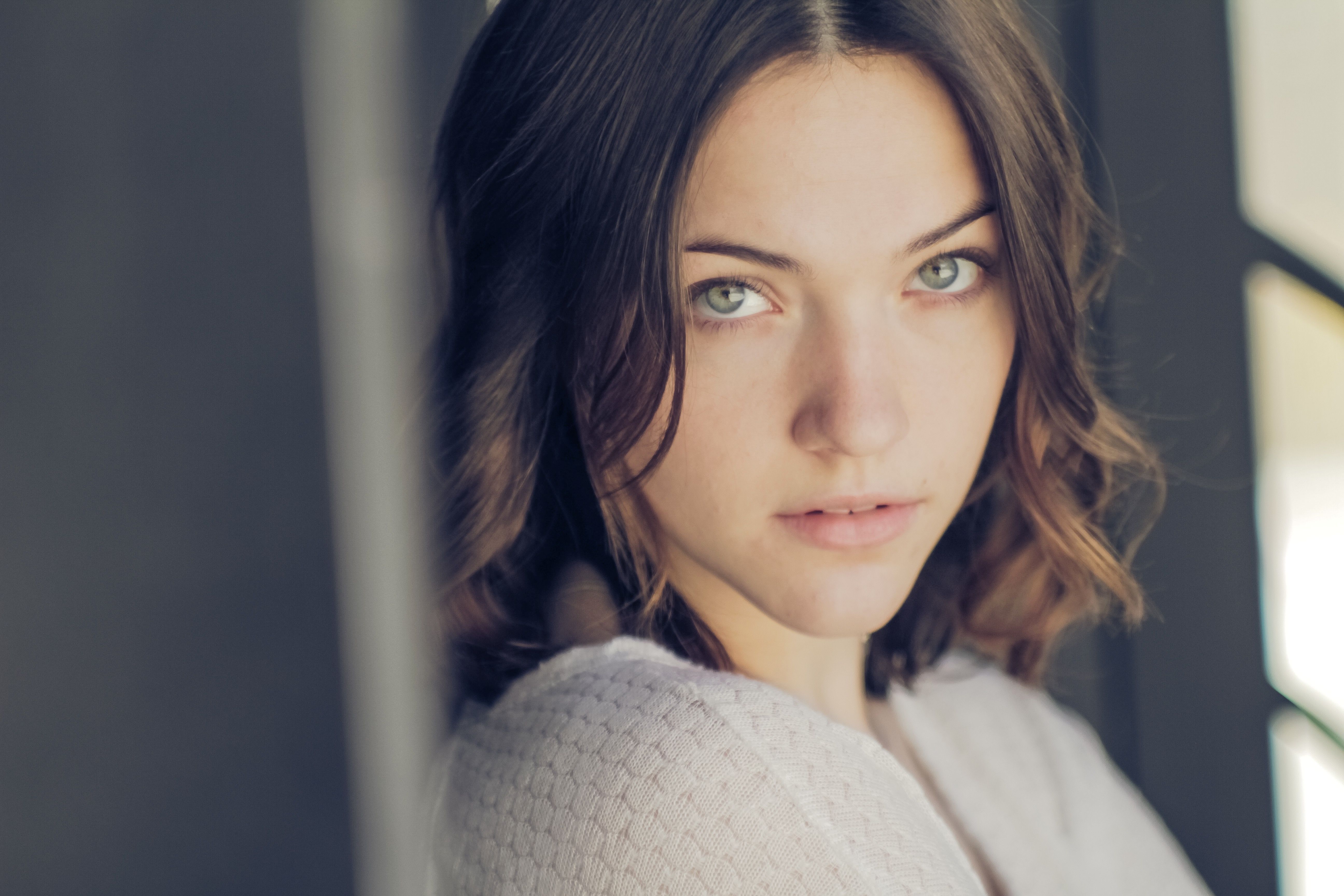 Violett Beane HD Wallpaper