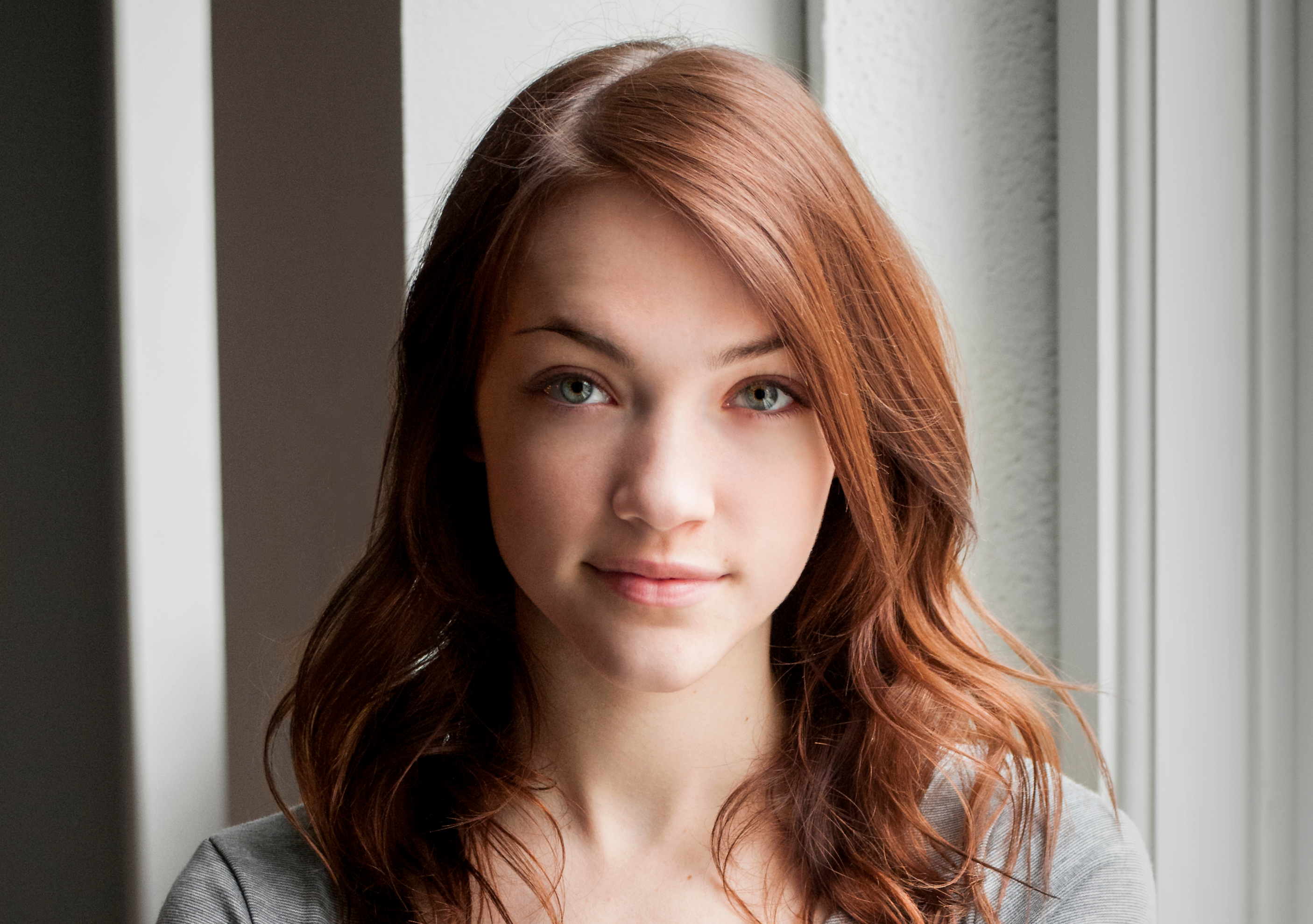 Violett Beane HD Wallpaper