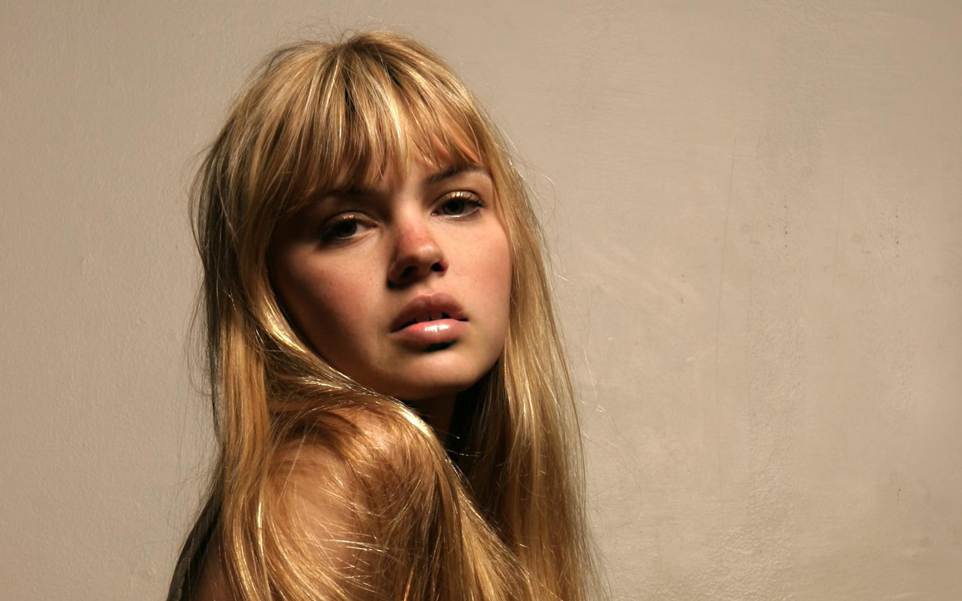 Aimee Teegarden portrait HD Wallpaper