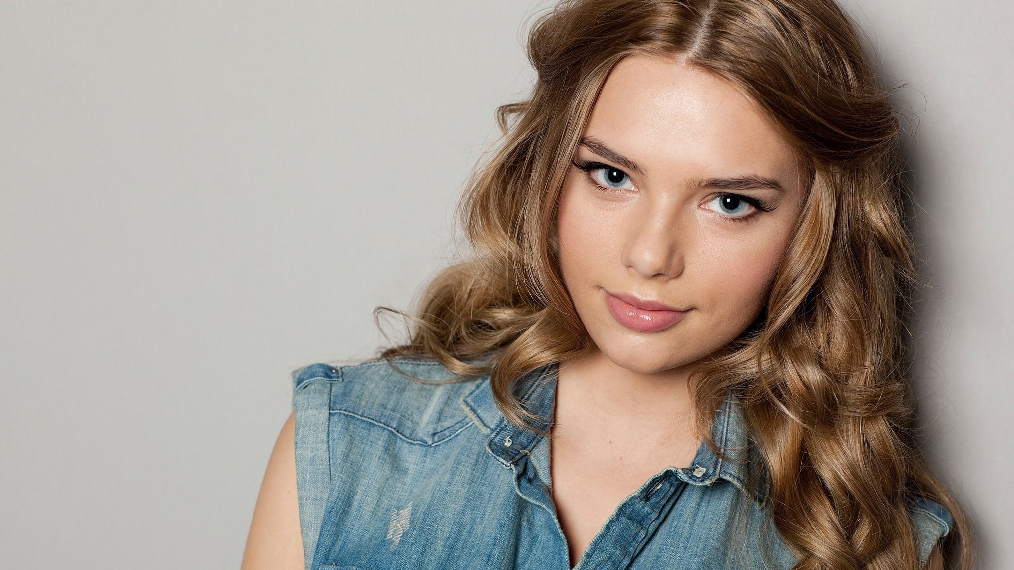 Indiana Evans HD Wallpaper