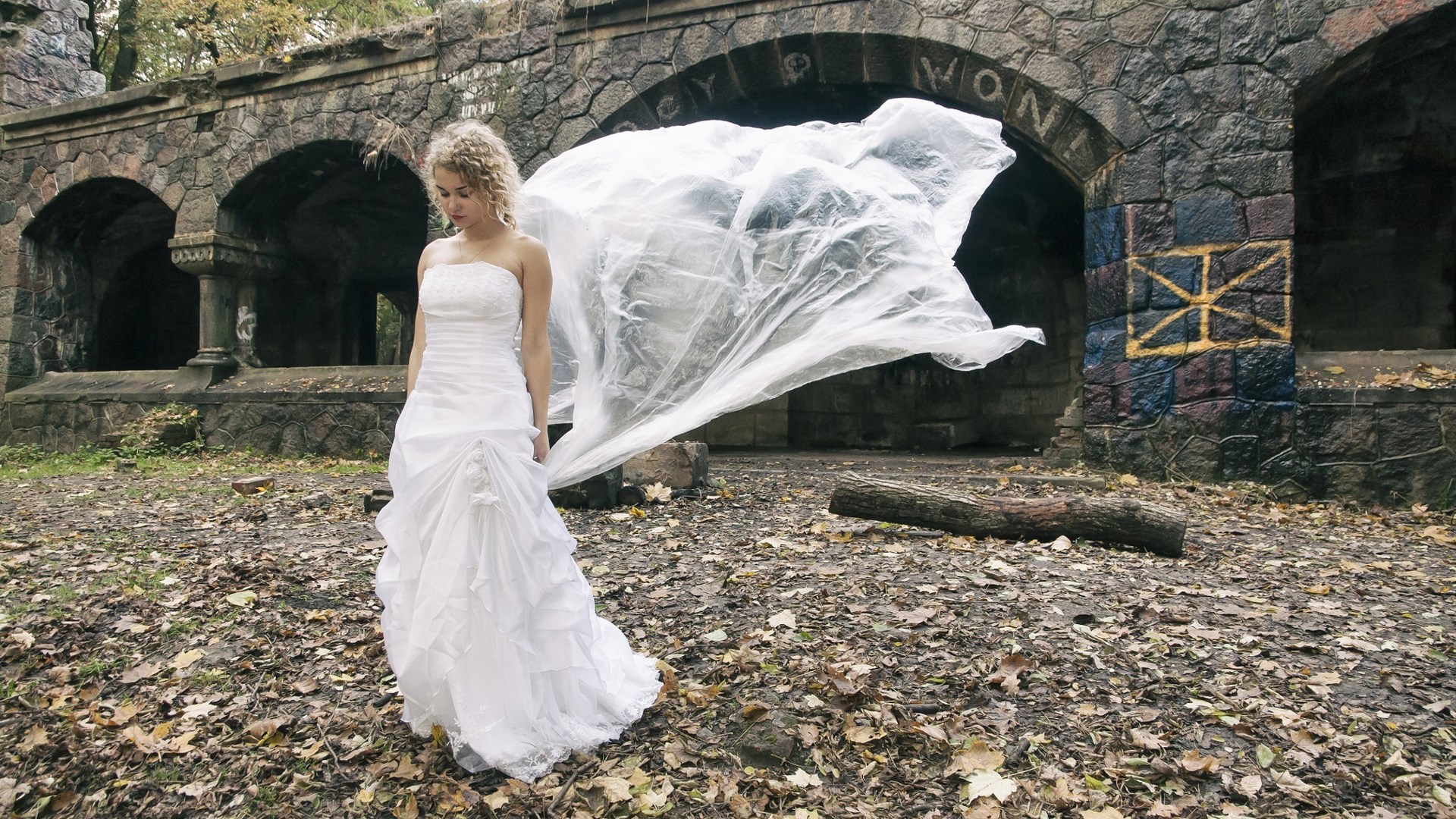 Bride in a white dress with flowing fabric HD Wallpaper