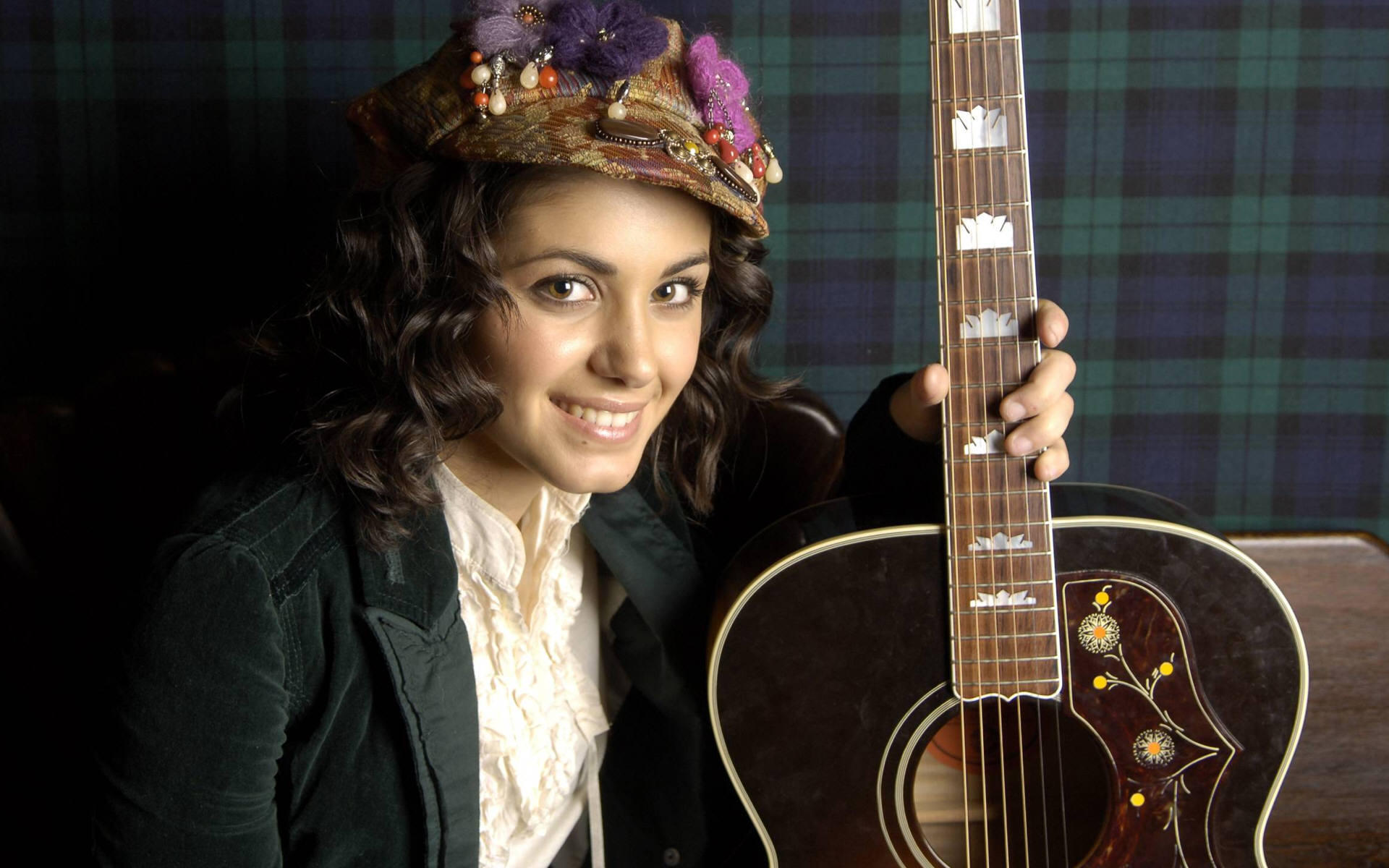 Katie Melua with acoustic guitar HD Wallpaper