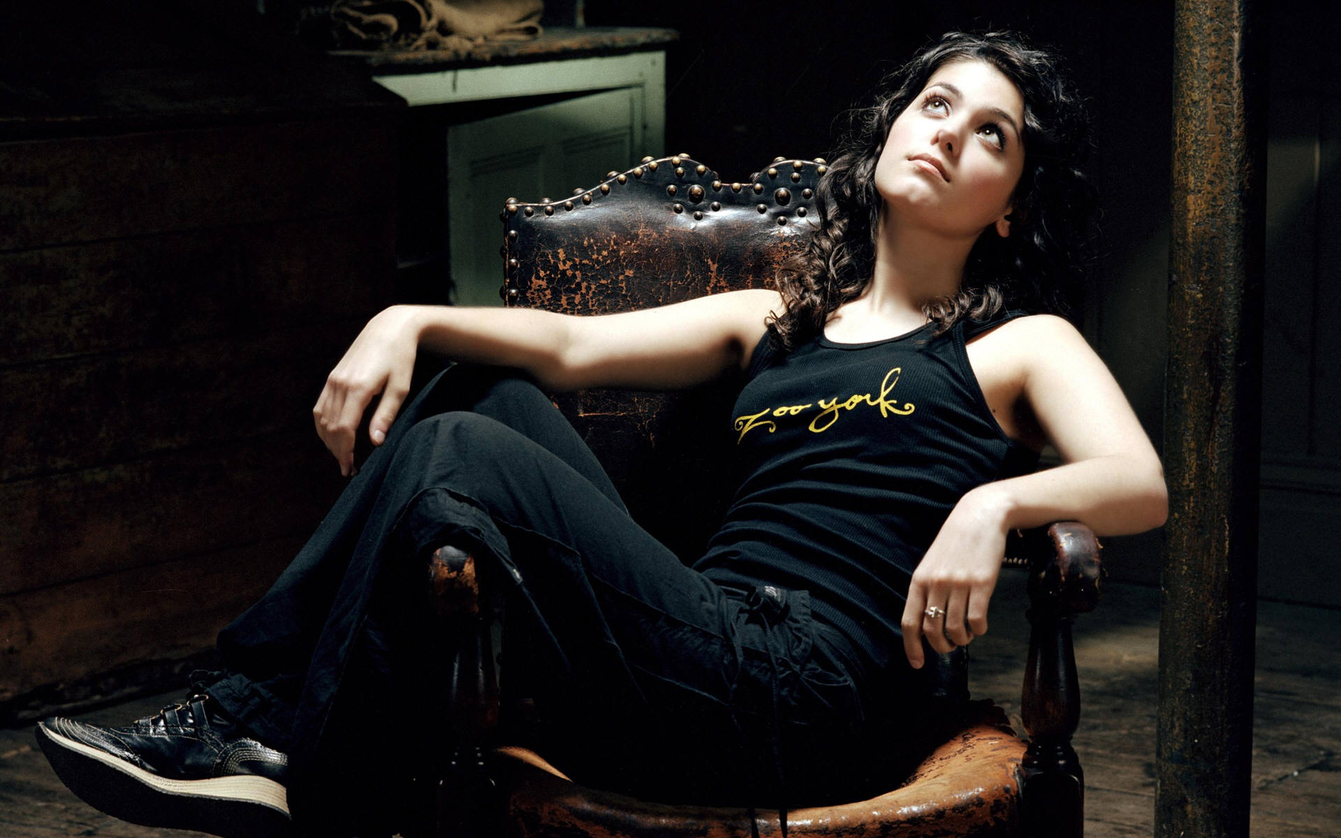 Katie Melua sitting in a chair HD Wallpaper