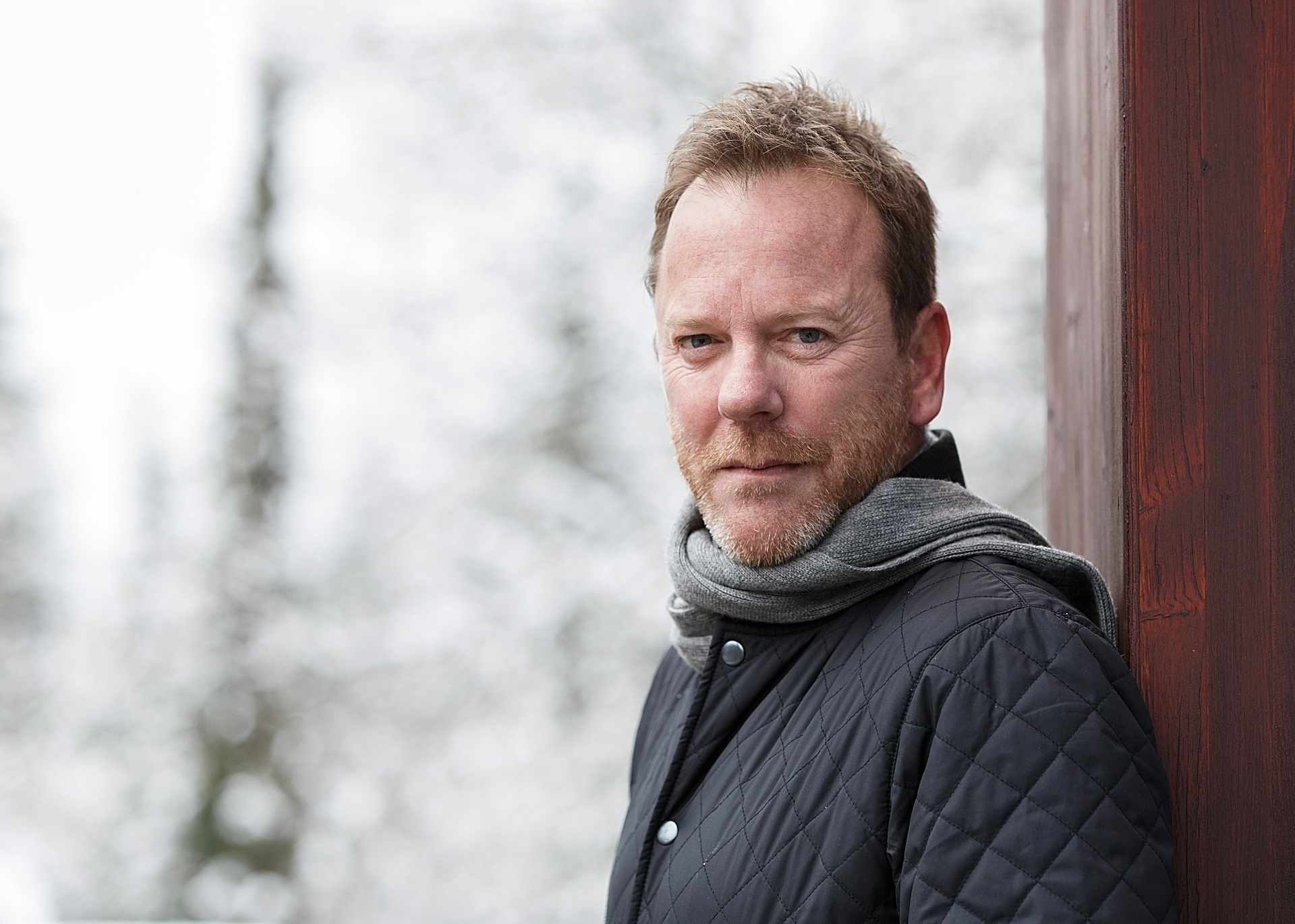 Kiefer Sutherland in winter setting HD Wallpaper