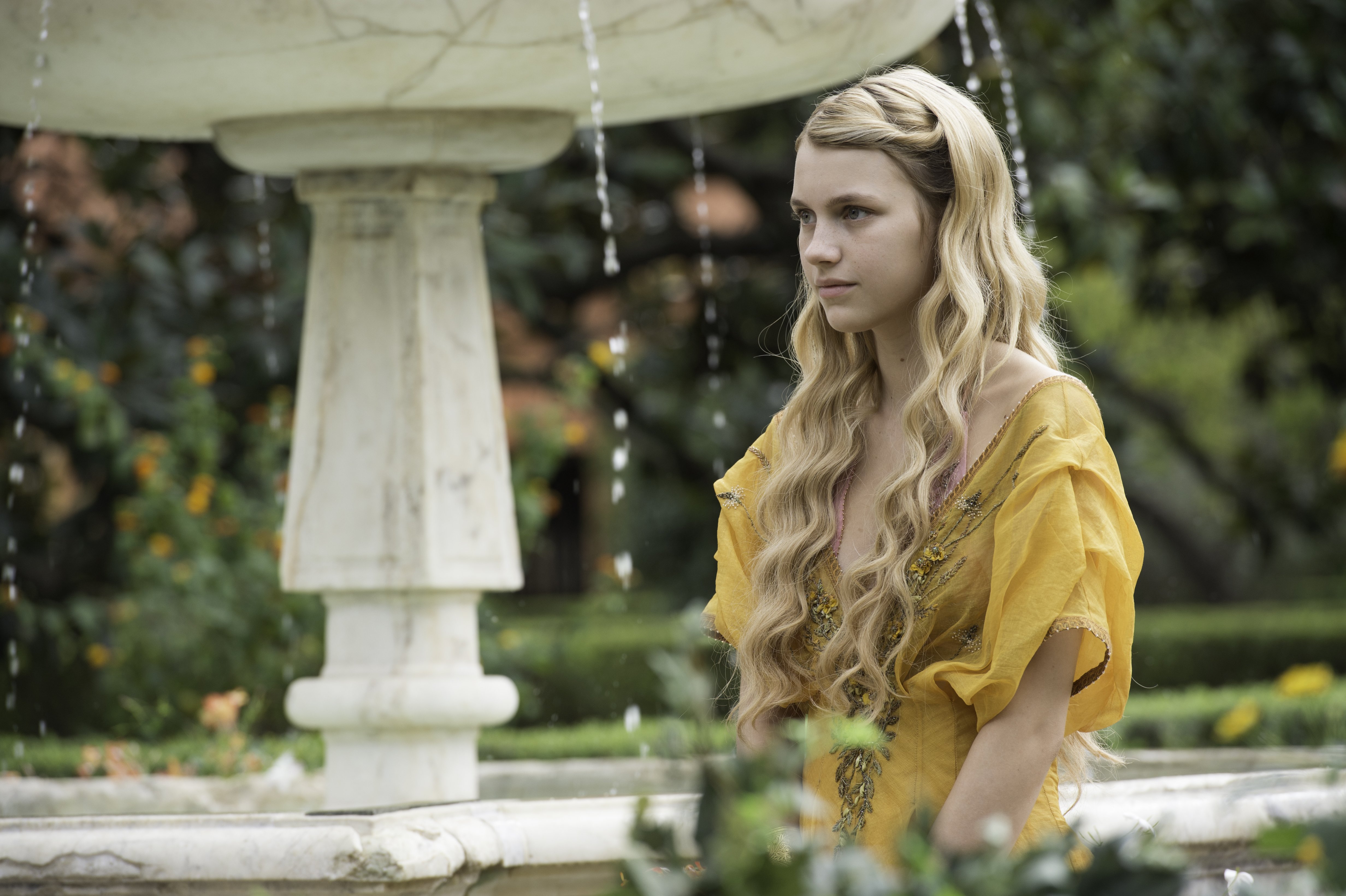 Nell Tiger Free in a yellow dress HD Wallpaper