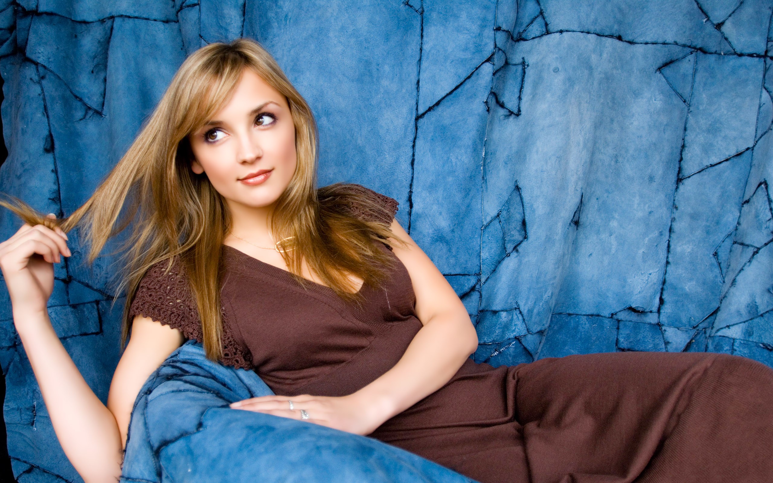 Rachael Leigh Cook HD Wallpaper